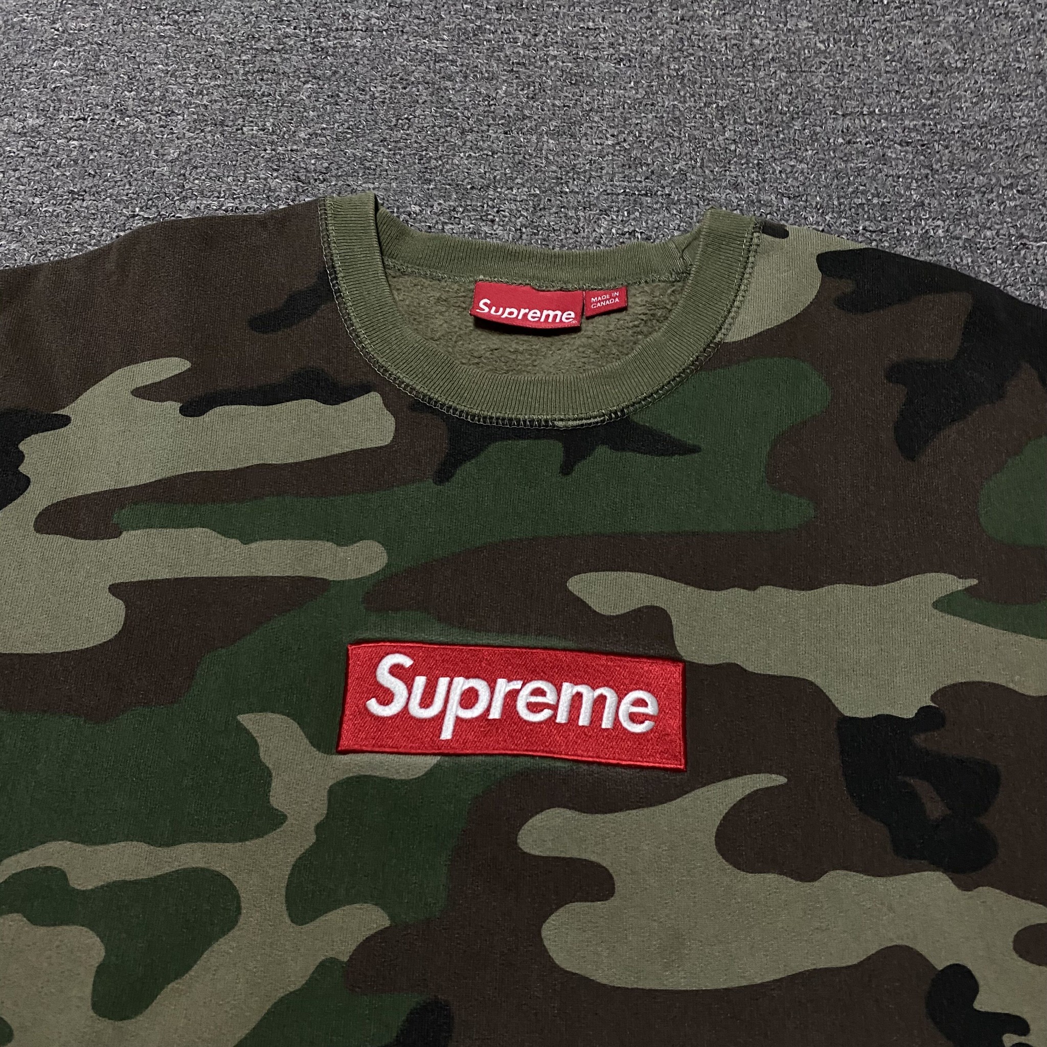 Supreme 18FW Camo Bogo Crewneck Sweatshirt — detail