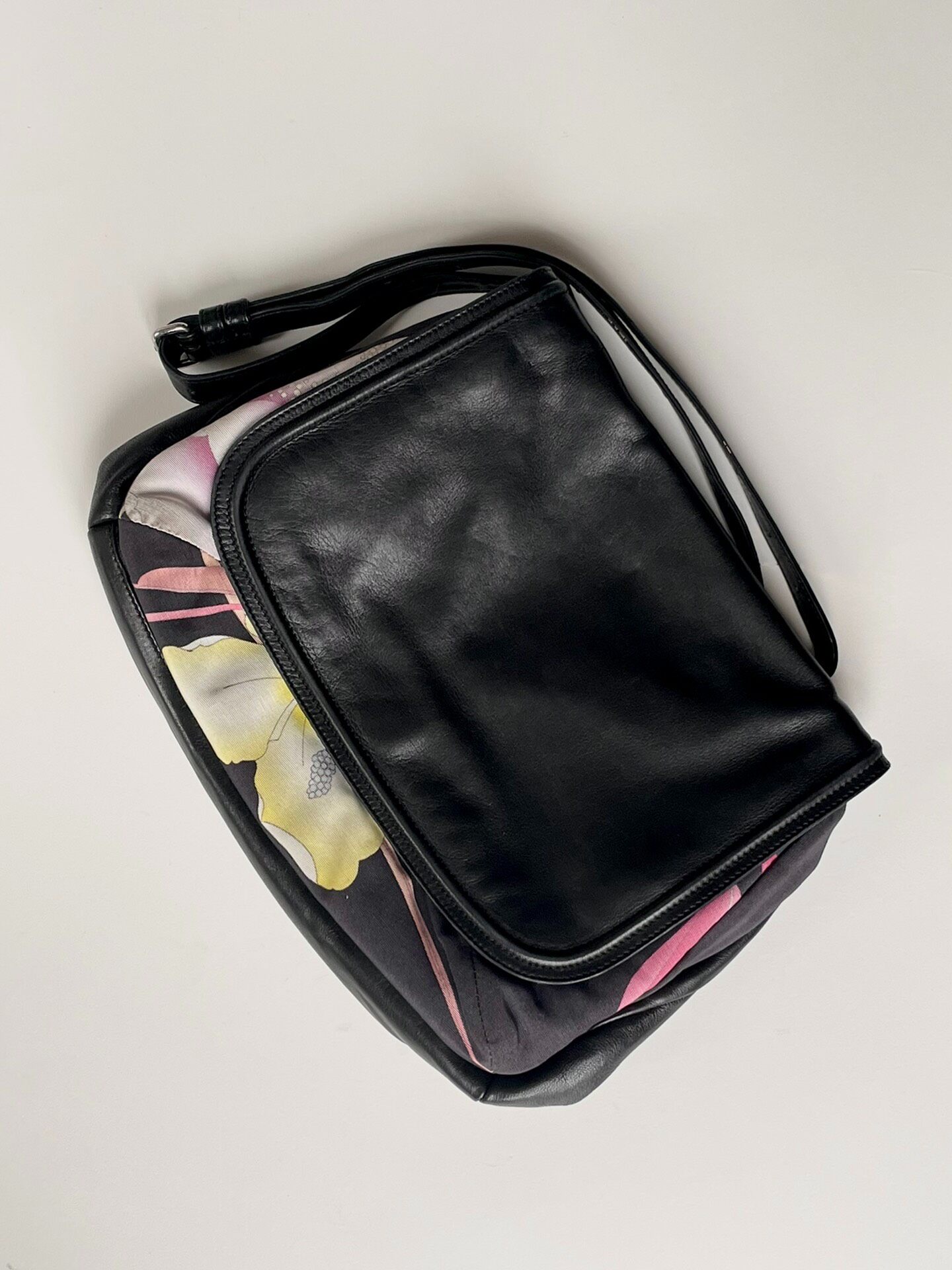 Dries Van Noten Floral Clasp Bag — detail