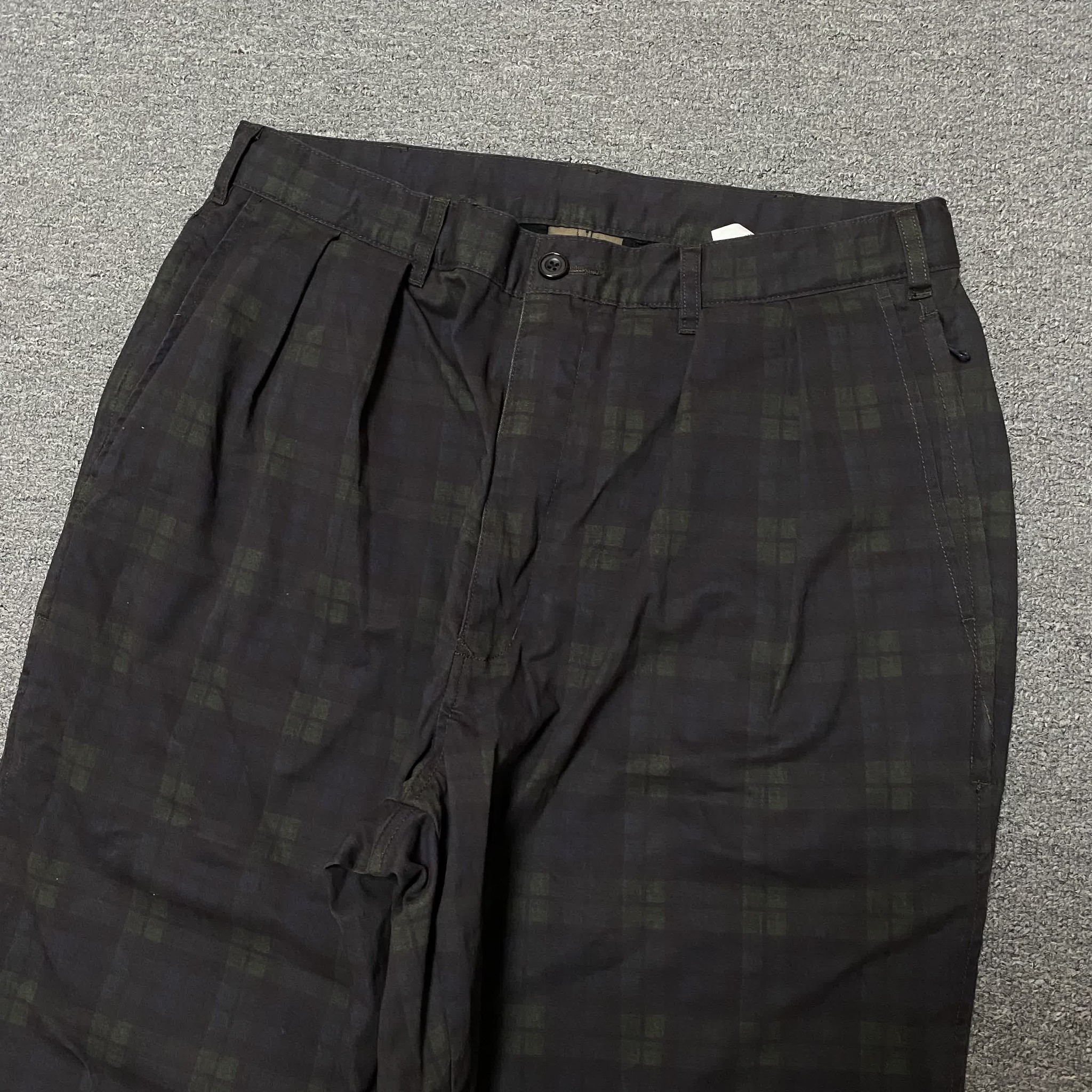 BEAMS SSZ Plaid Loose Trousers — detail