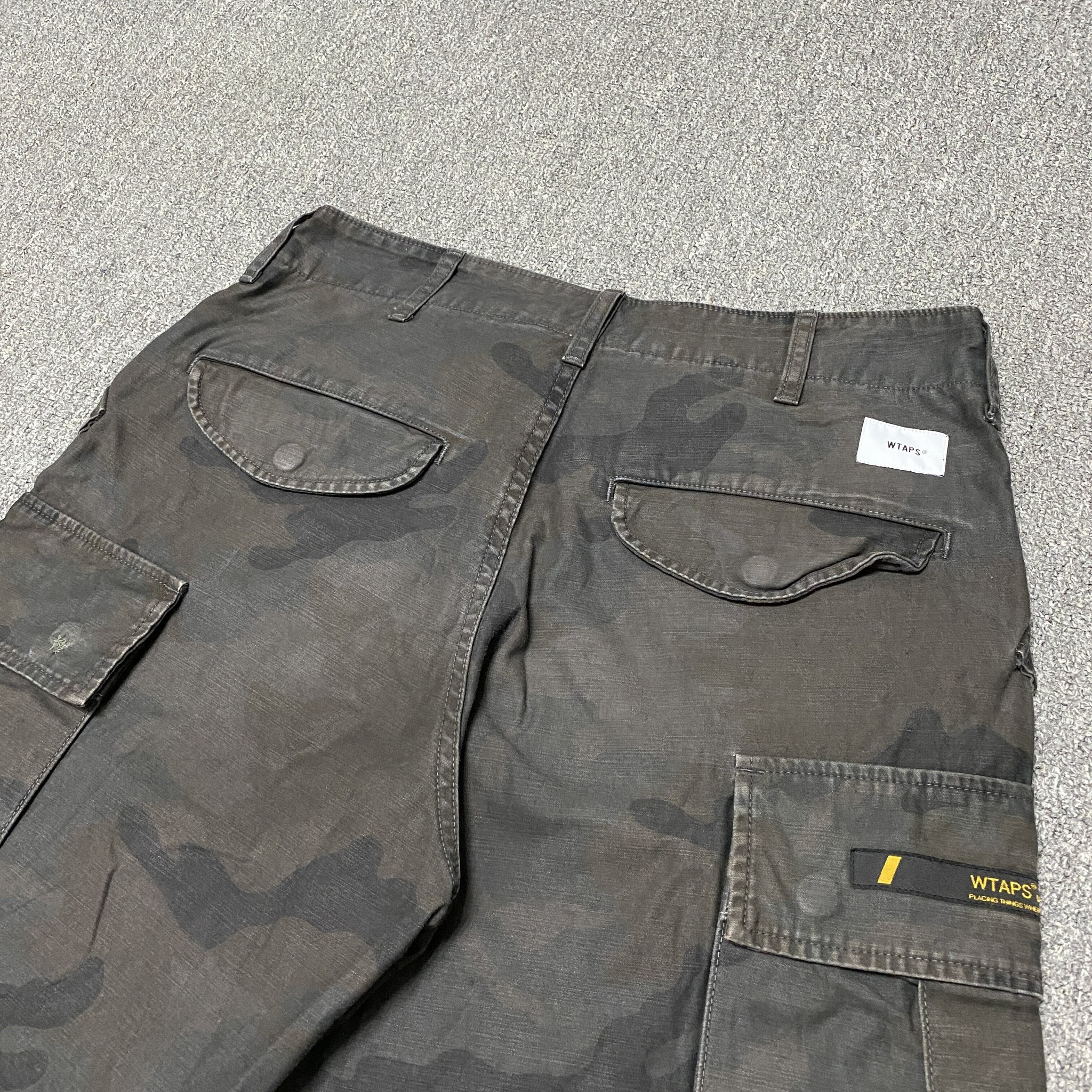 WTAPS 20SS Camo Cargo Shorts — detail