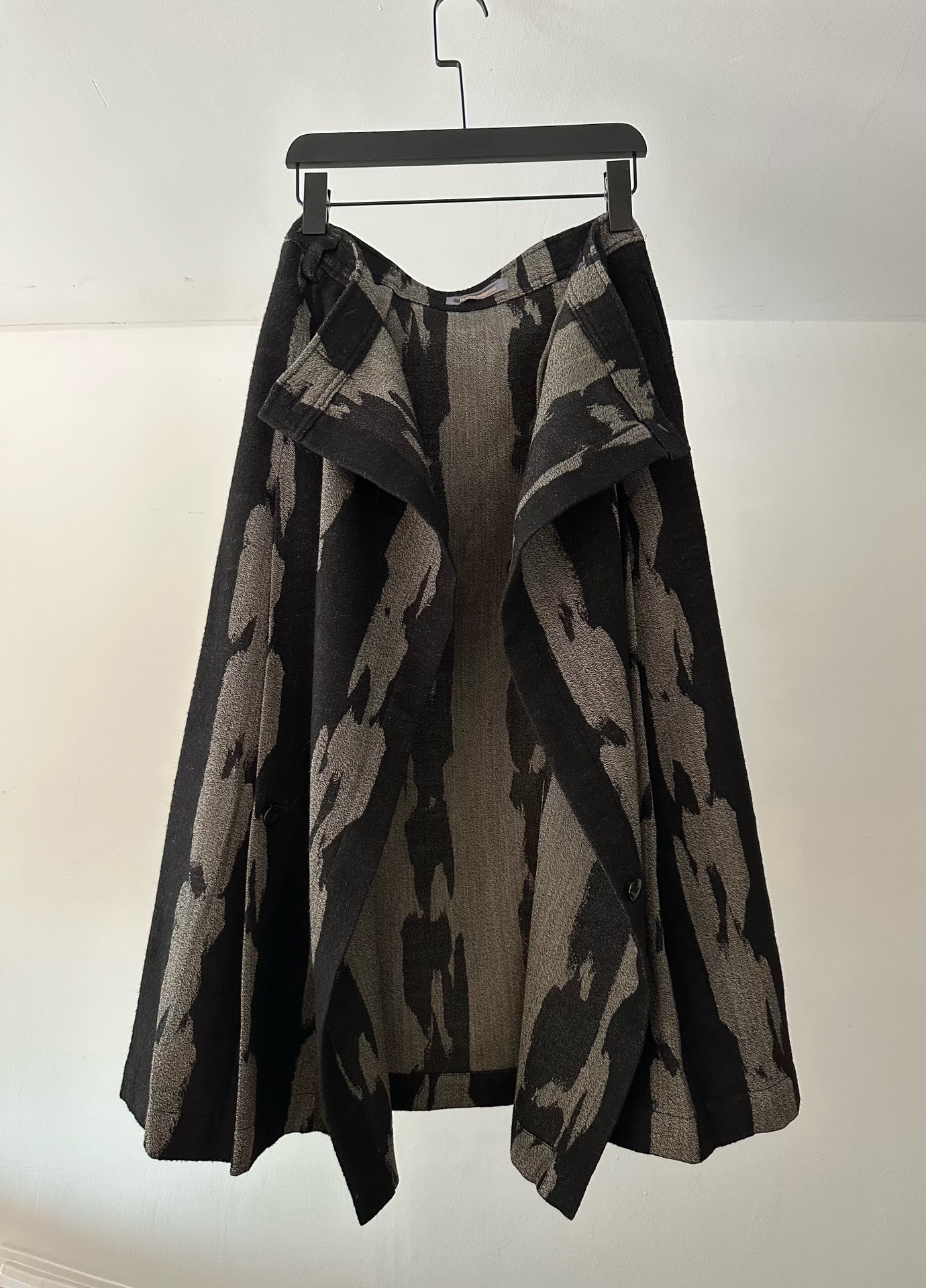 Issey Miyake 1986 Wool Wrap Skirt — detail