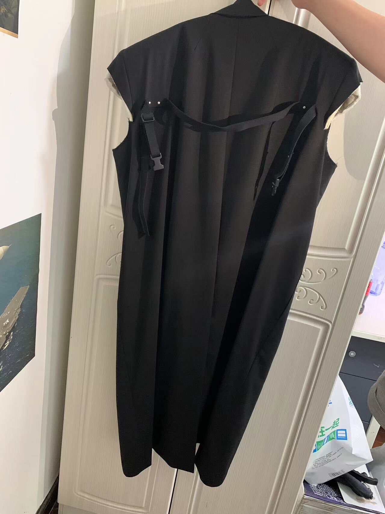 Rick Owens 21FW Gethsemane Sleeveless Coat — detail