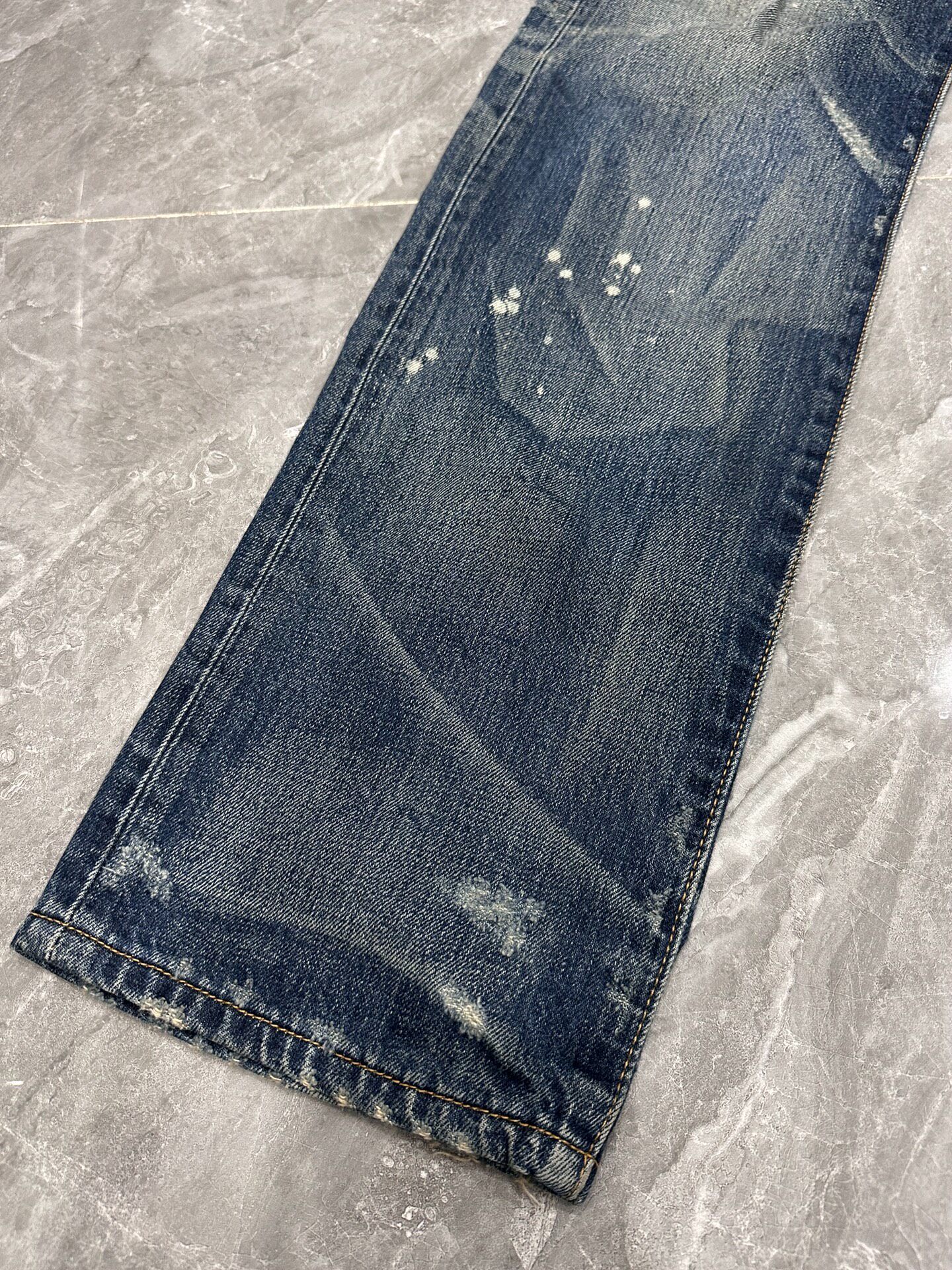 Levi's 501 Distressed Dark Blue Jeans — label
