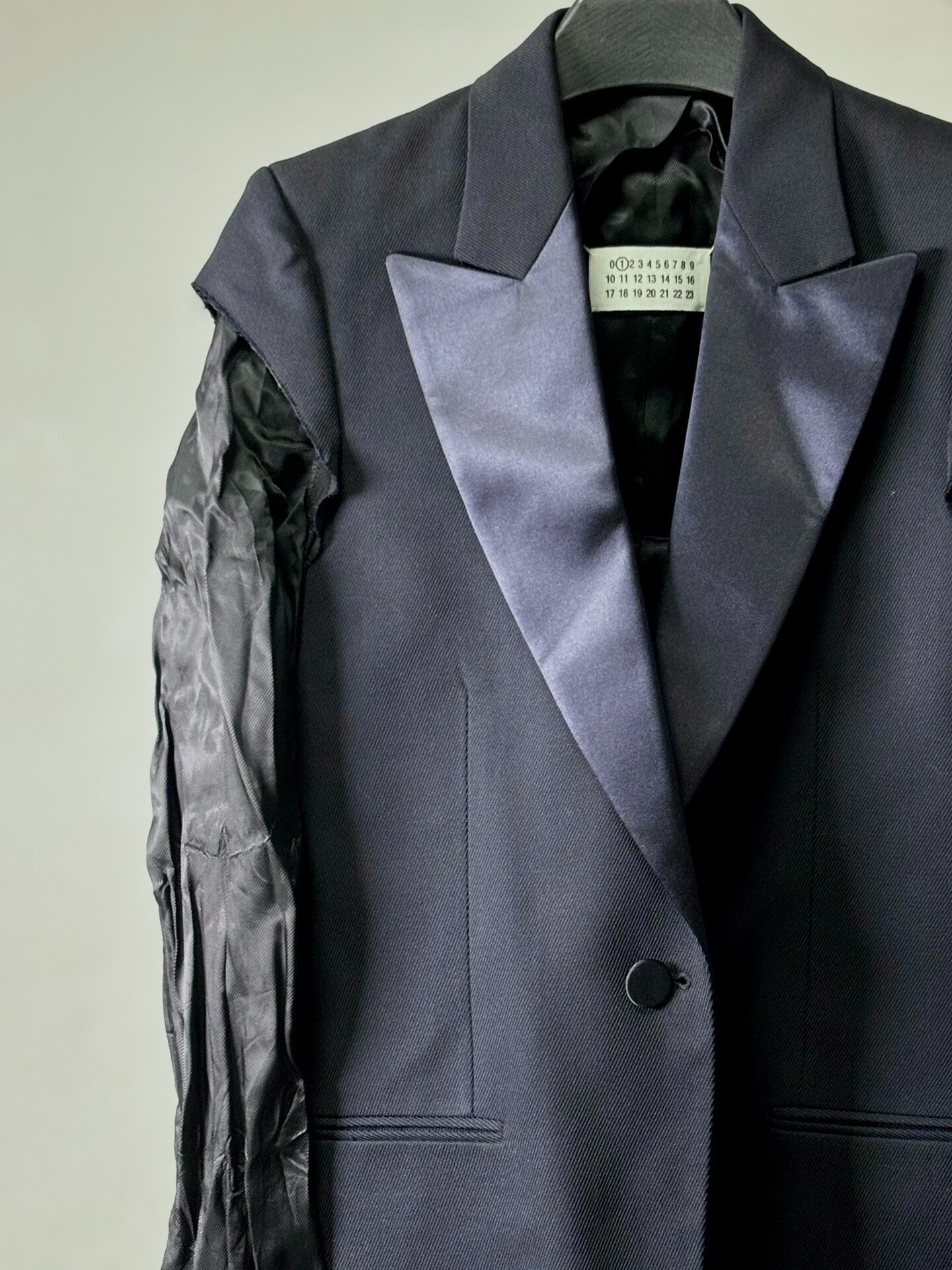 Maison Margiela S/S17 Deconstructed Suit — label