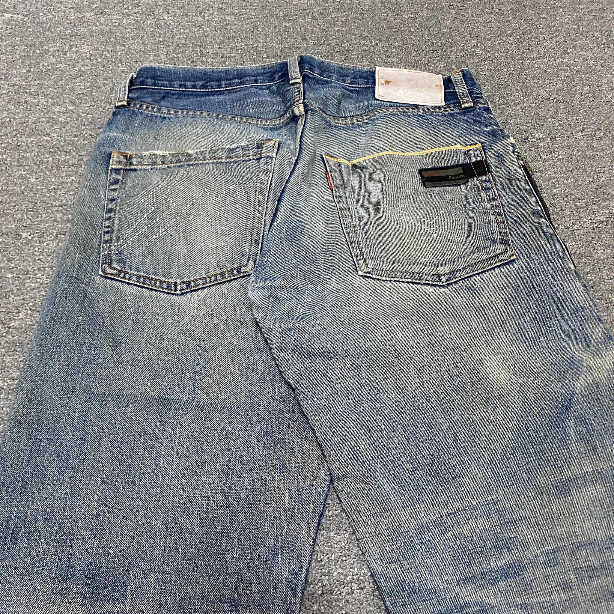 Levi's Fenom 505 Distressed Jeans — detail