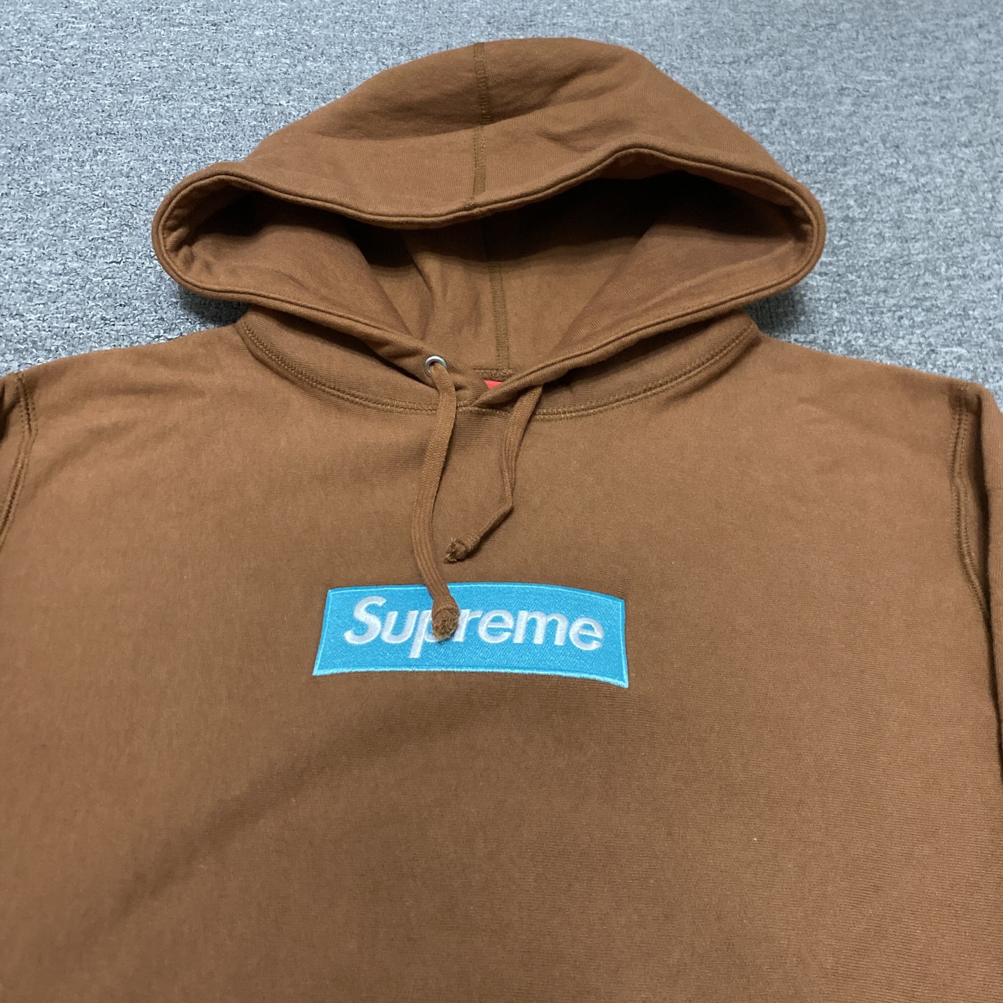 Supreme 17FW BOGO Hoodie — back