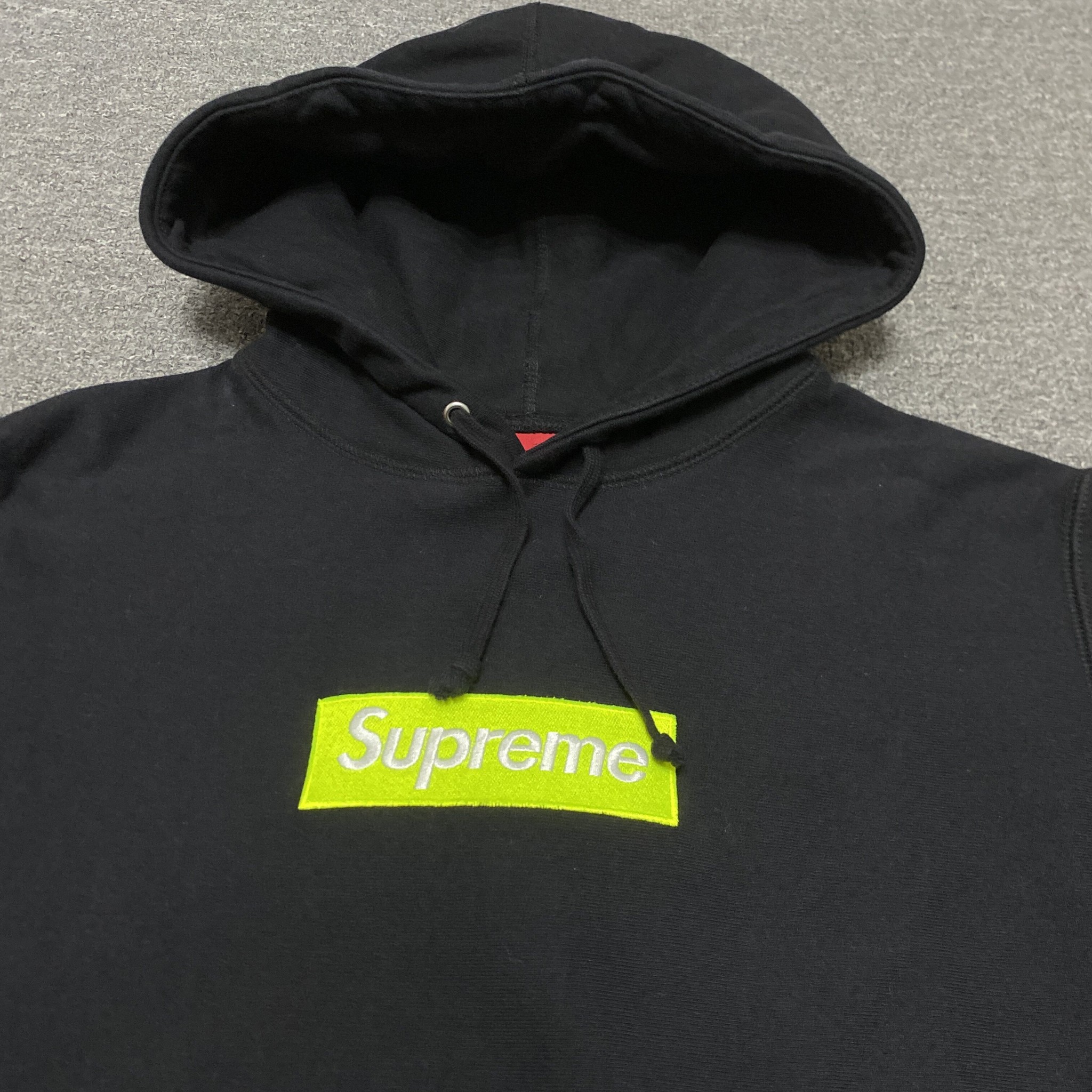 Supreme 17FW BOGO Hoodie — detail