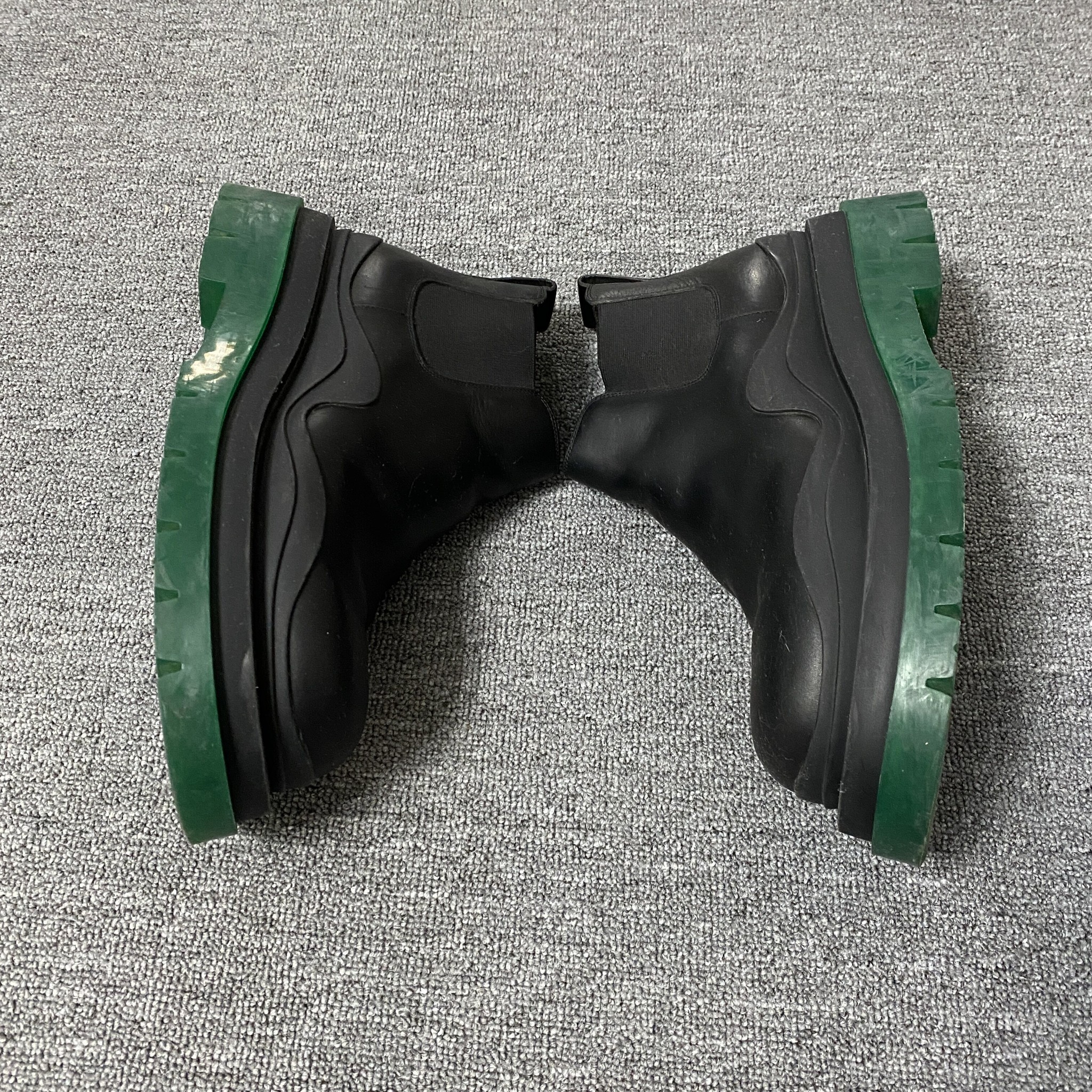 Bottega Veneta Black Green Chelsea Boots — back