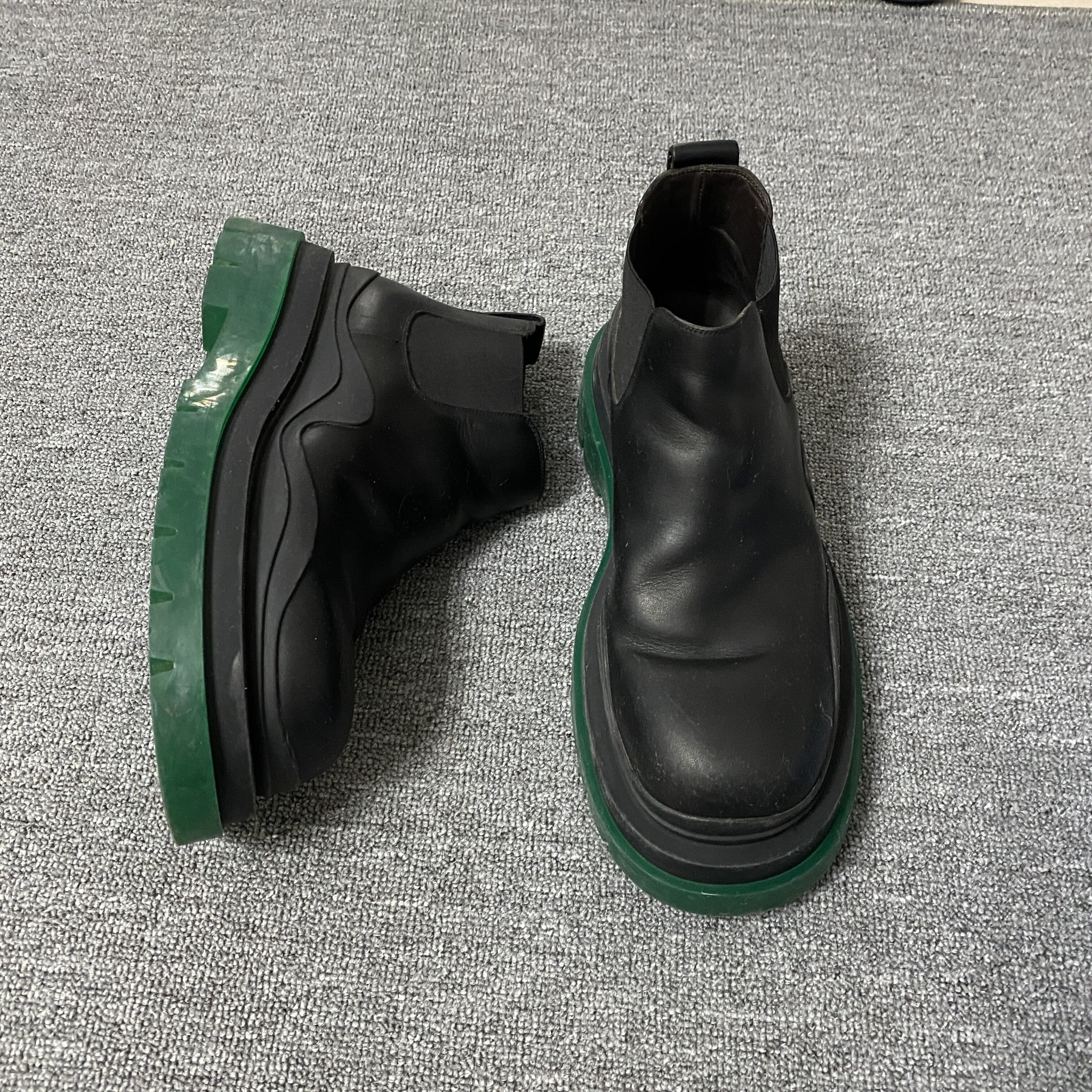 Bottega Veneta Black Green Chelsea Boots