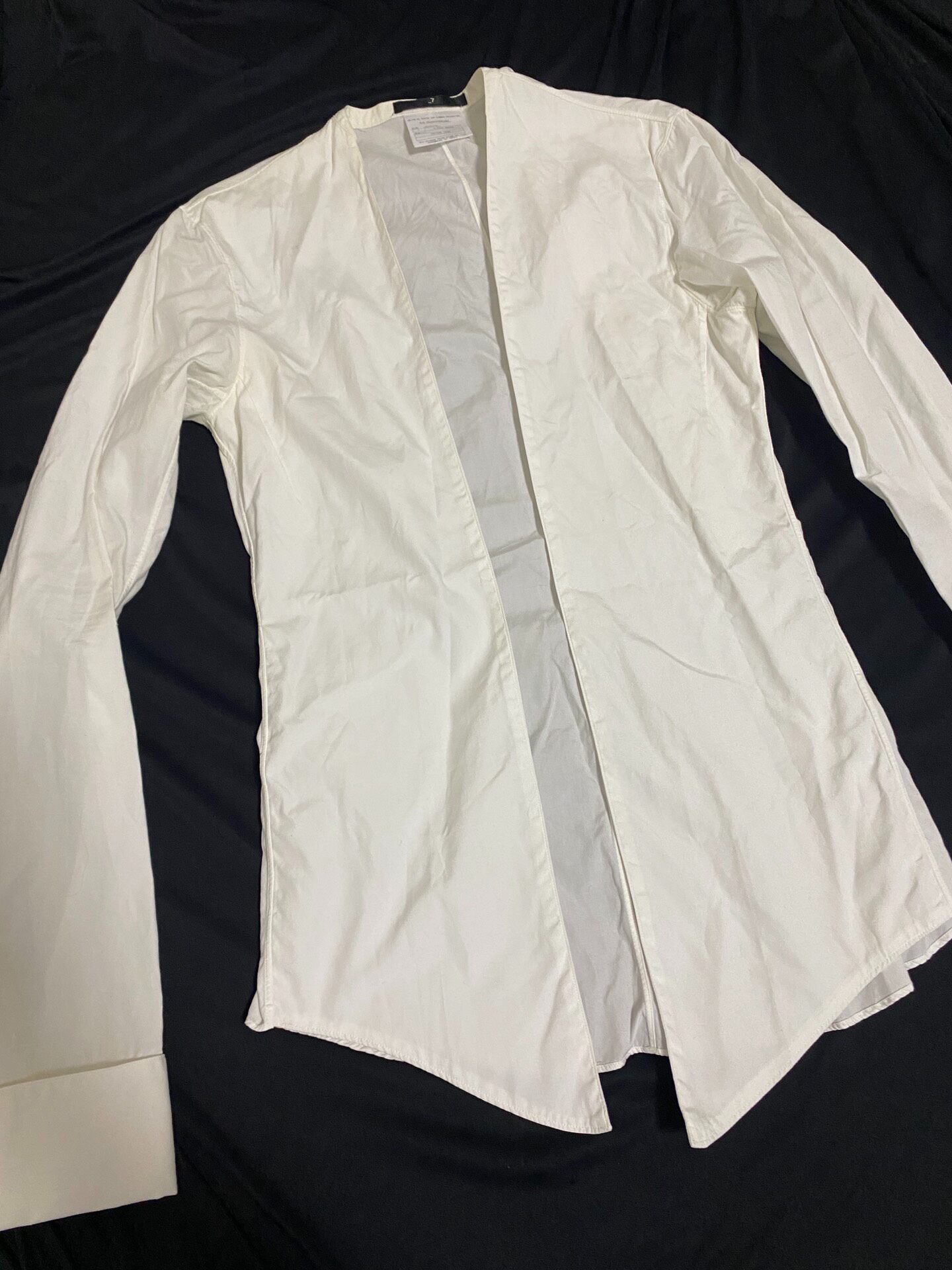 Julius White V-Neck Long-Sleeve Shirt — detail