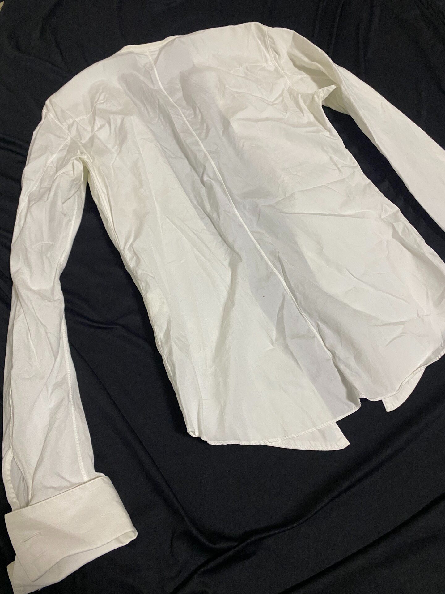 Julius White V-Neck Long-Sleeve Shirt — label