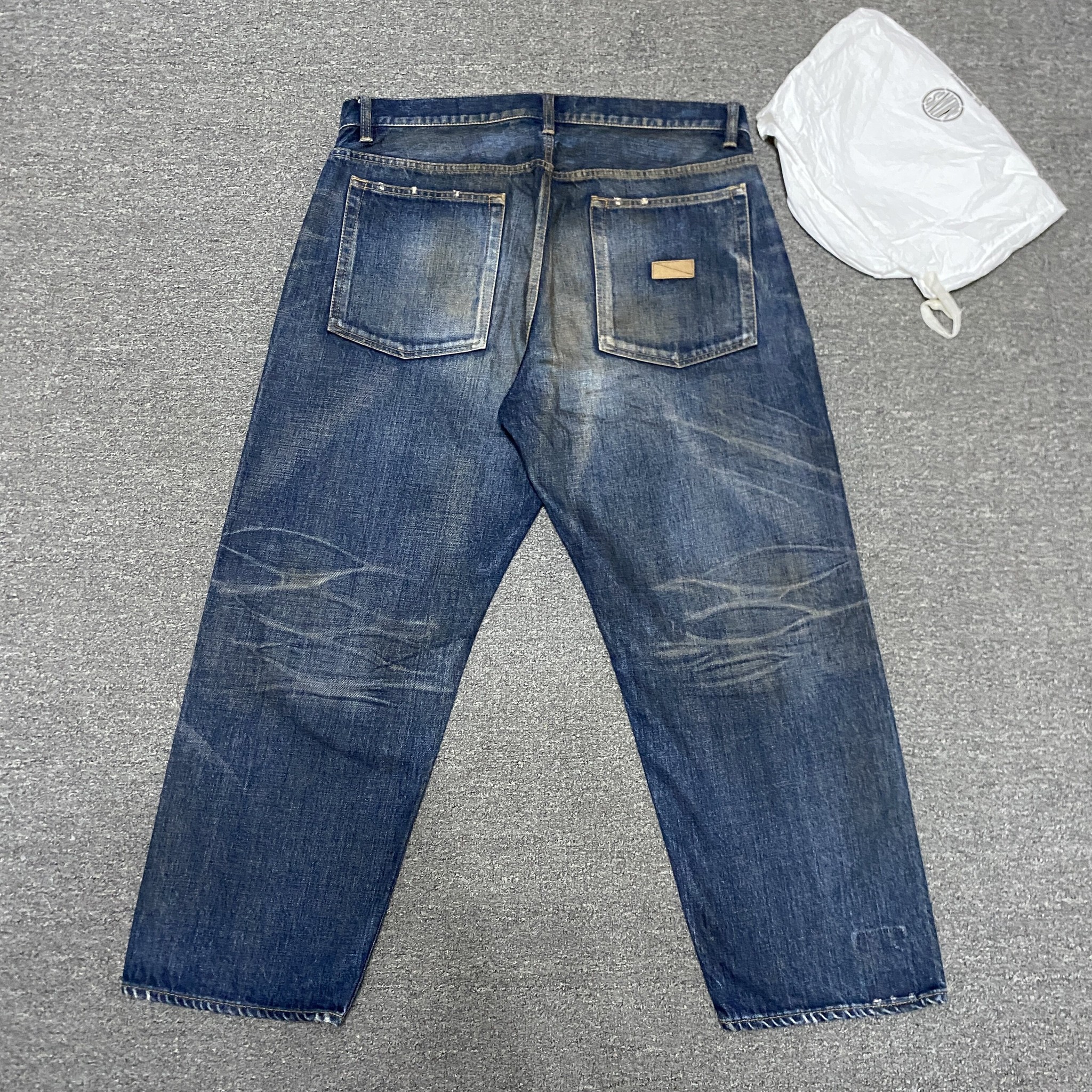 MADNESS 20SS Distressed Jeans — front