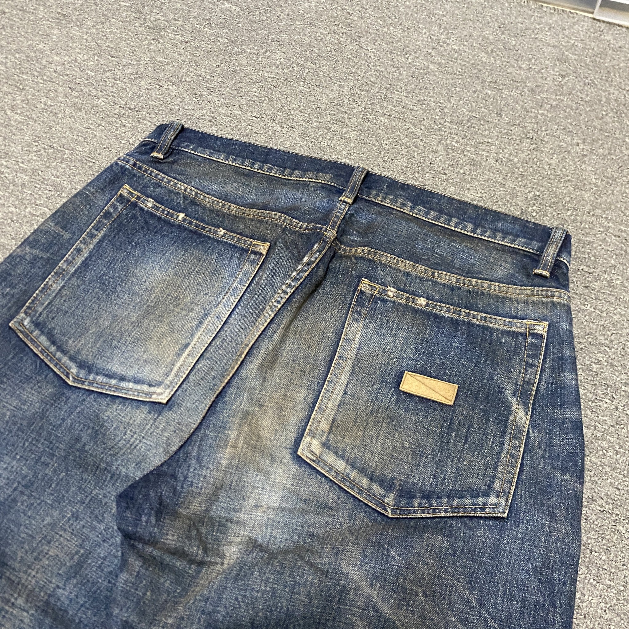MADNESS 20SS Distressed Jeans — detail