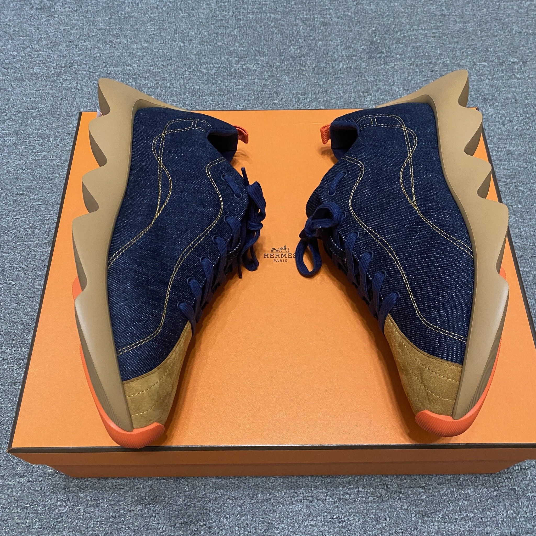 Hermes Denim Casual Sneakers — label