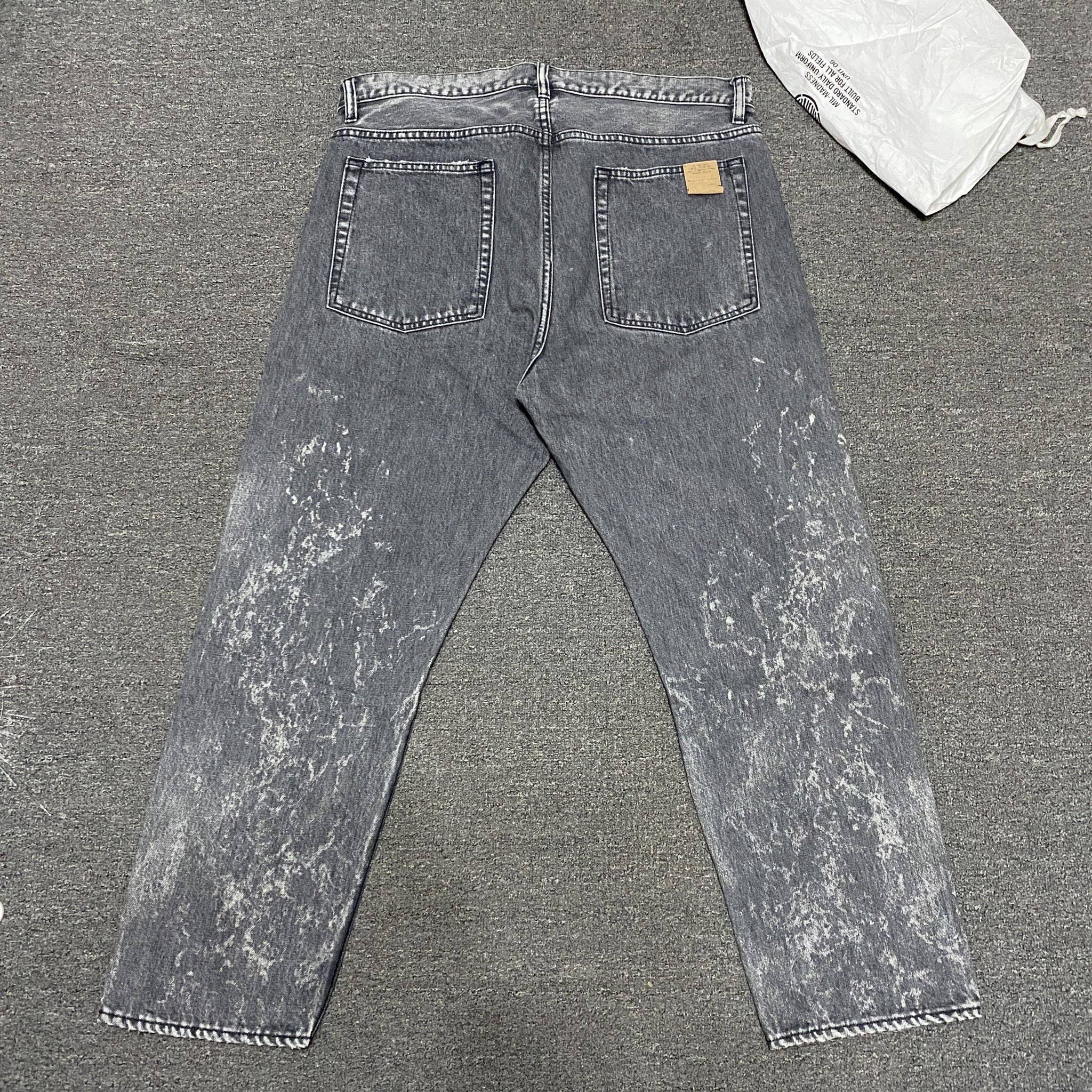 MADNESS 22AW Gray Snowflake Denim Pants — detail