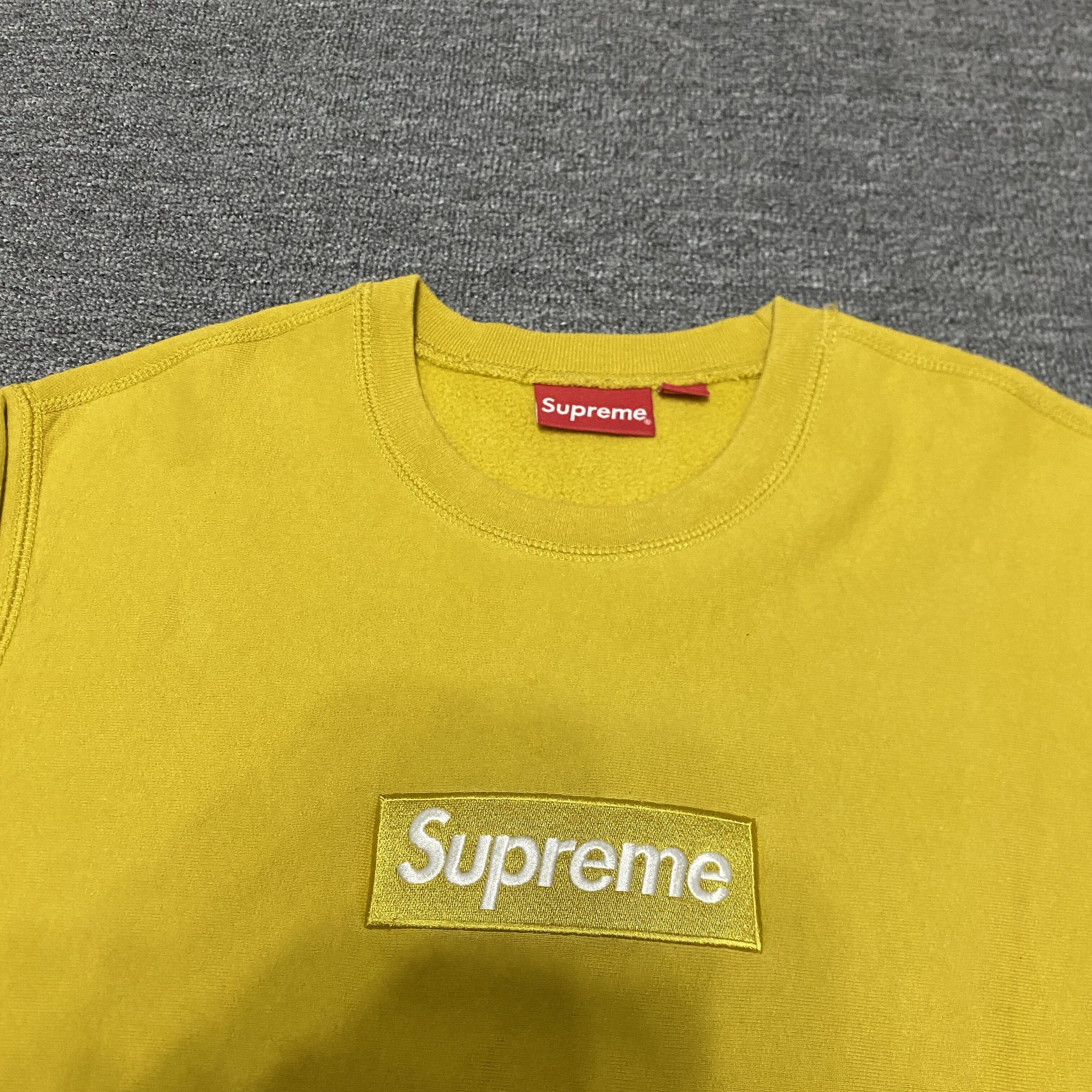 Supreme 18FW BOGO Yellow Crewneck — back