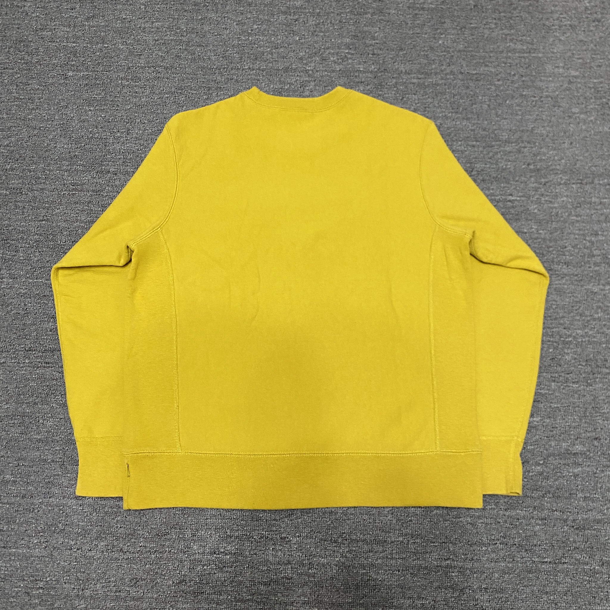 Supreme 18FW BOGO Yellow Crewneck — detail