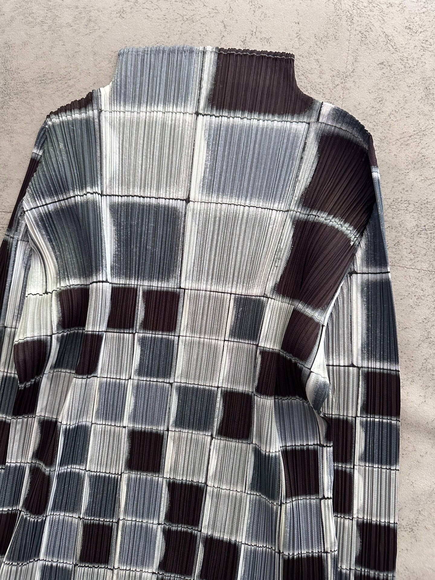 Issey Miyake Pleats Please Long-sleeve Top — detail