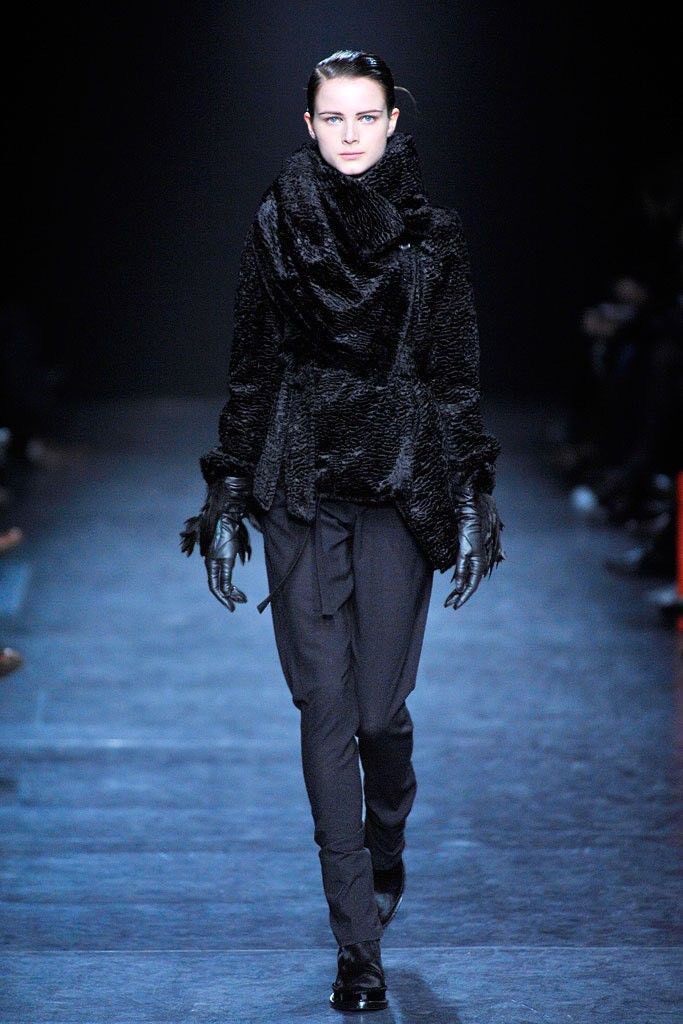 Ann Demeulemeester 2010 Transformable Shawl Coat — detail