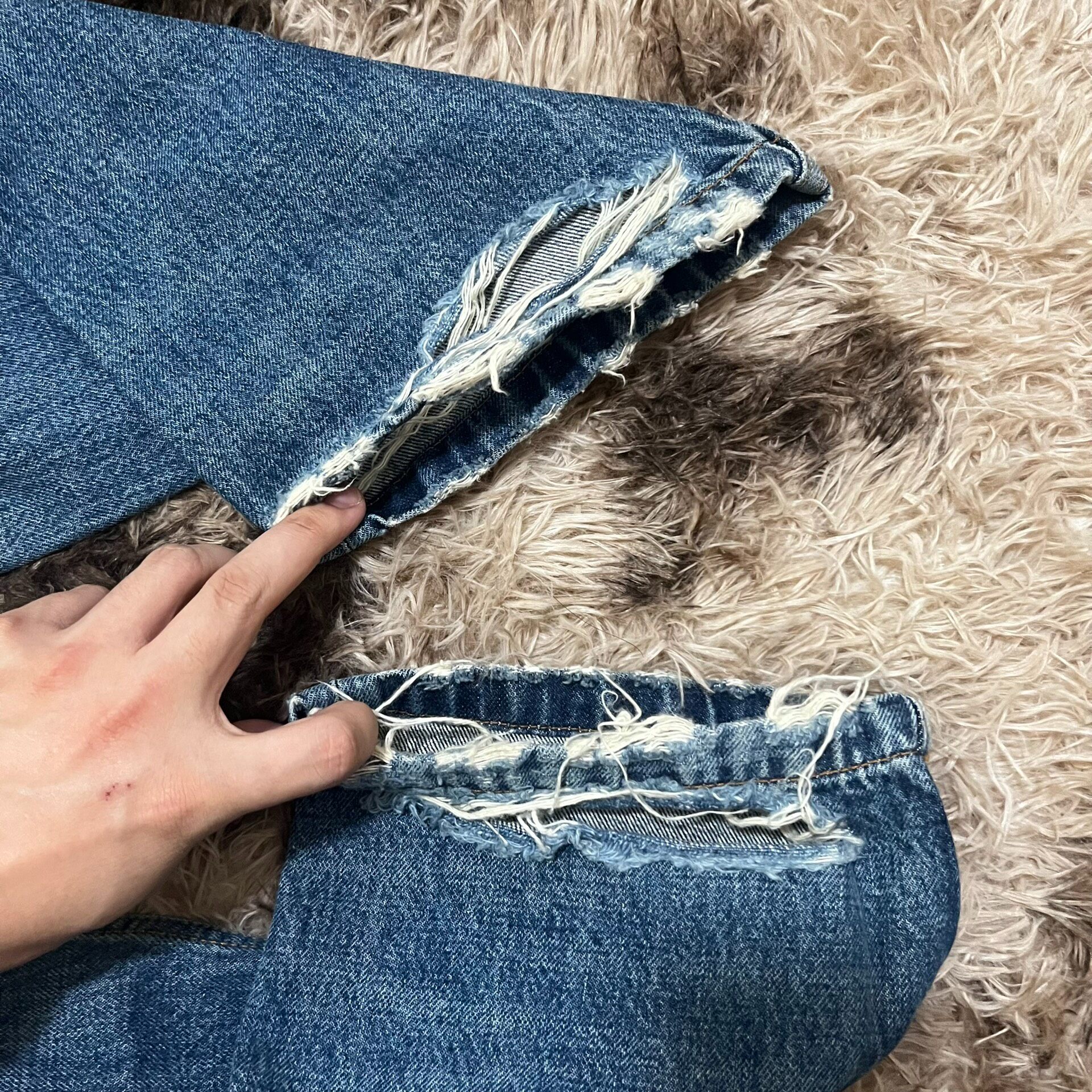 Balenciaga 22ss Distressed Baggy Jeans — label