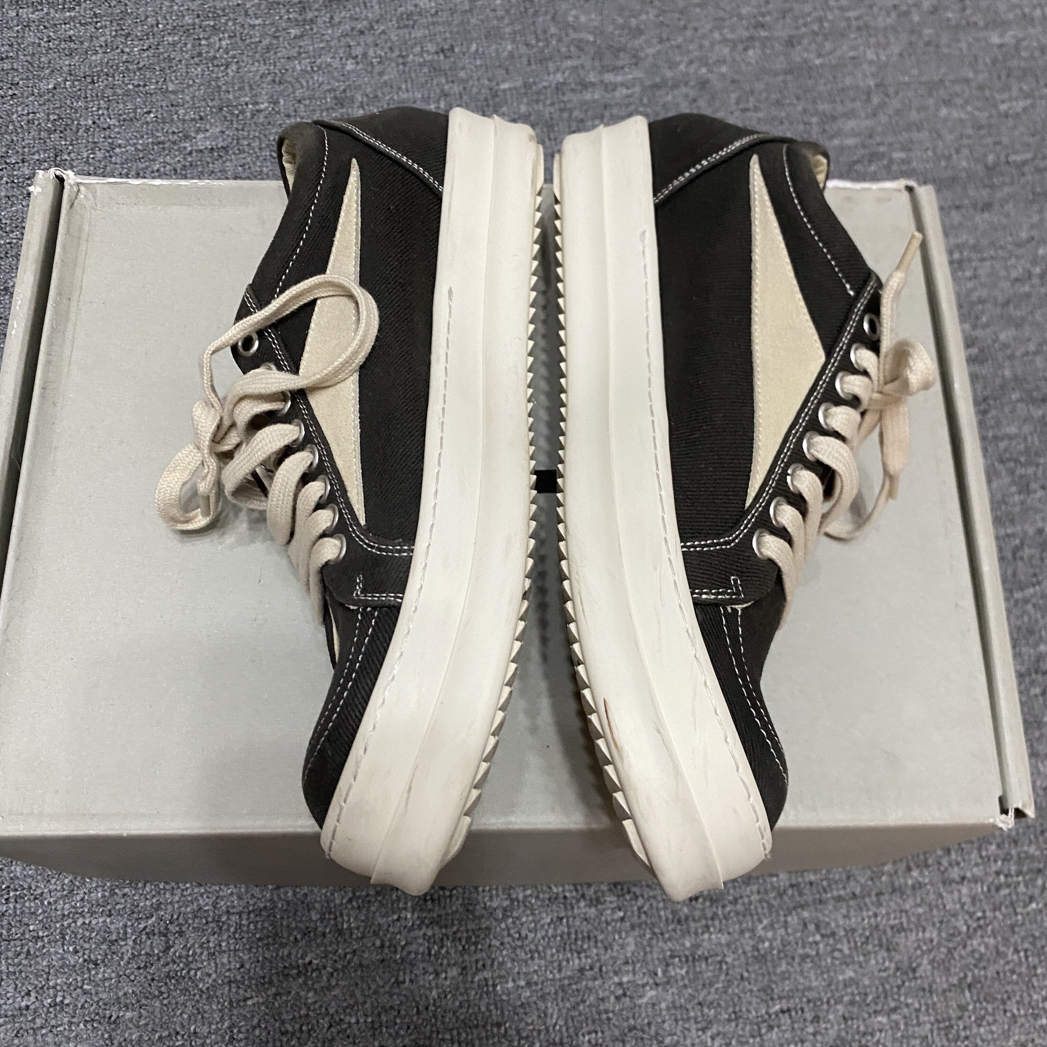 Rick Owens Vans Low-Top Sneakers — label