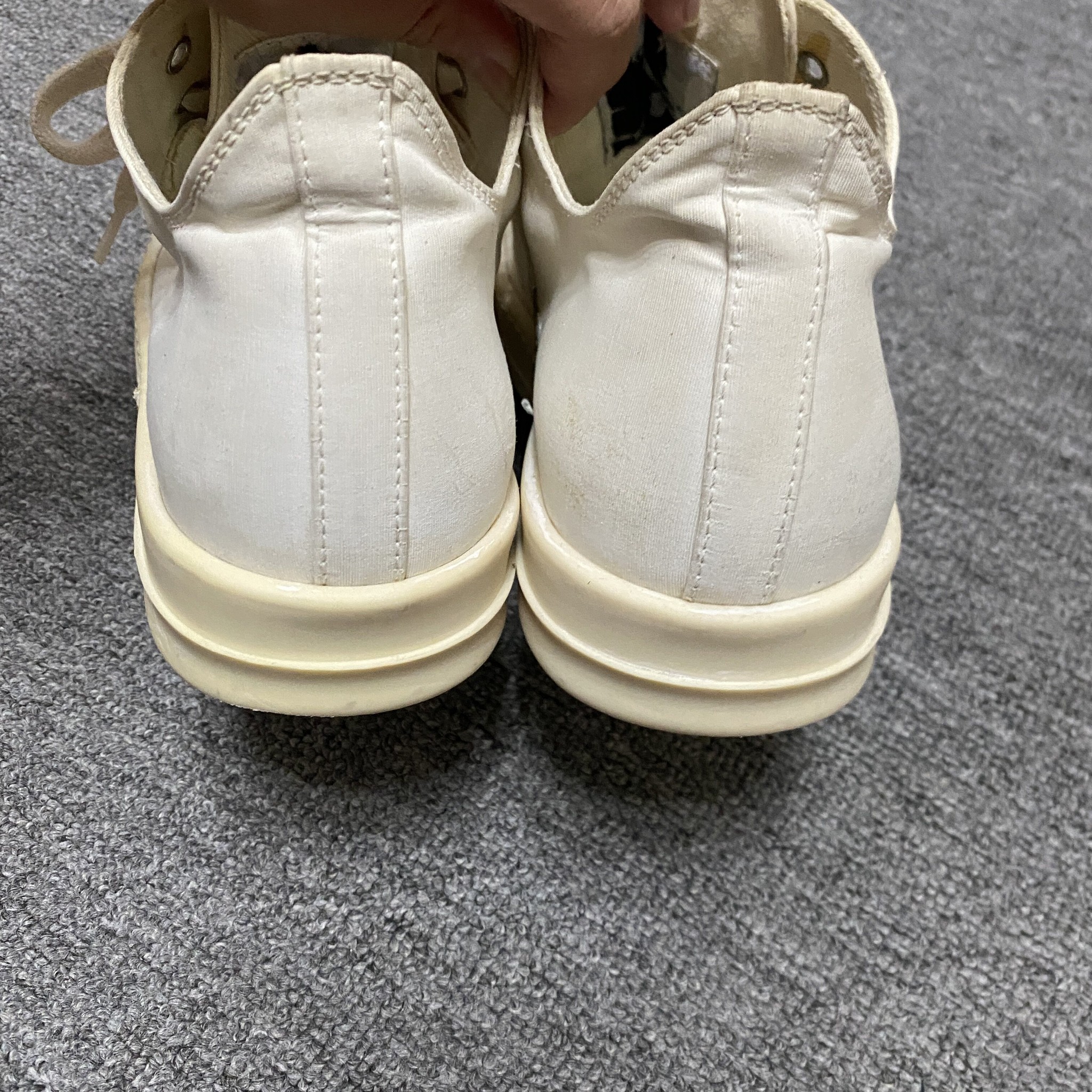 Rick Owens Low-Top Sneakers — label