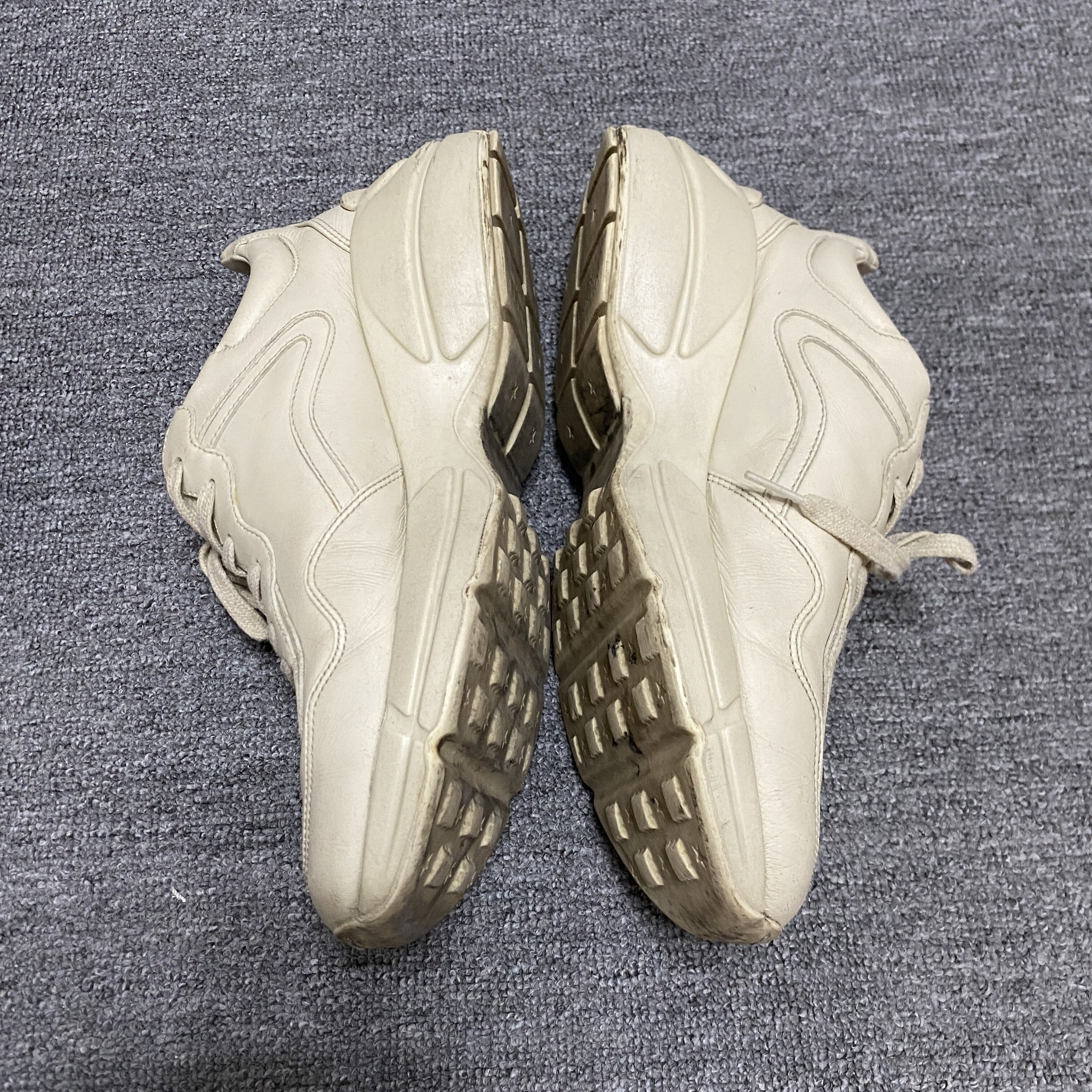 Gucci Rhyton Off-White Sneakers — label