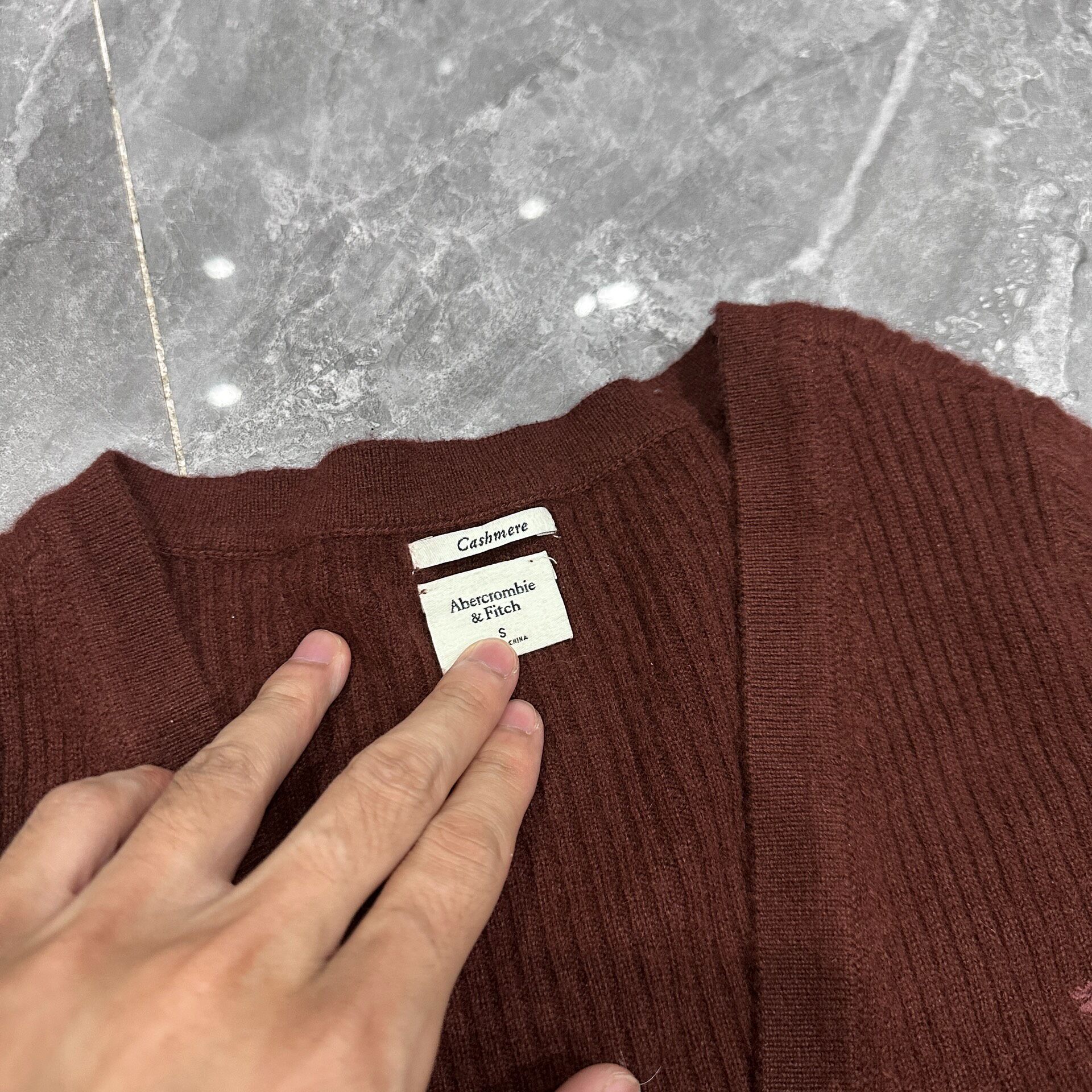 Abercrombie & Fitch Cashmere Cardigan — detail