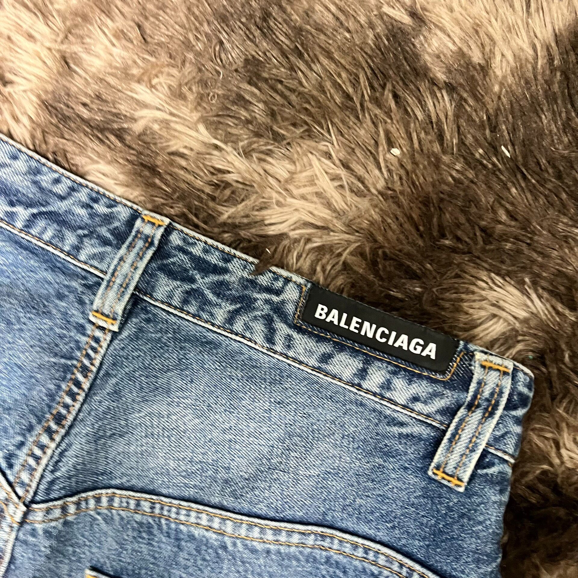 Balenciaga 22FW Distressed Baggy Jeans — detail