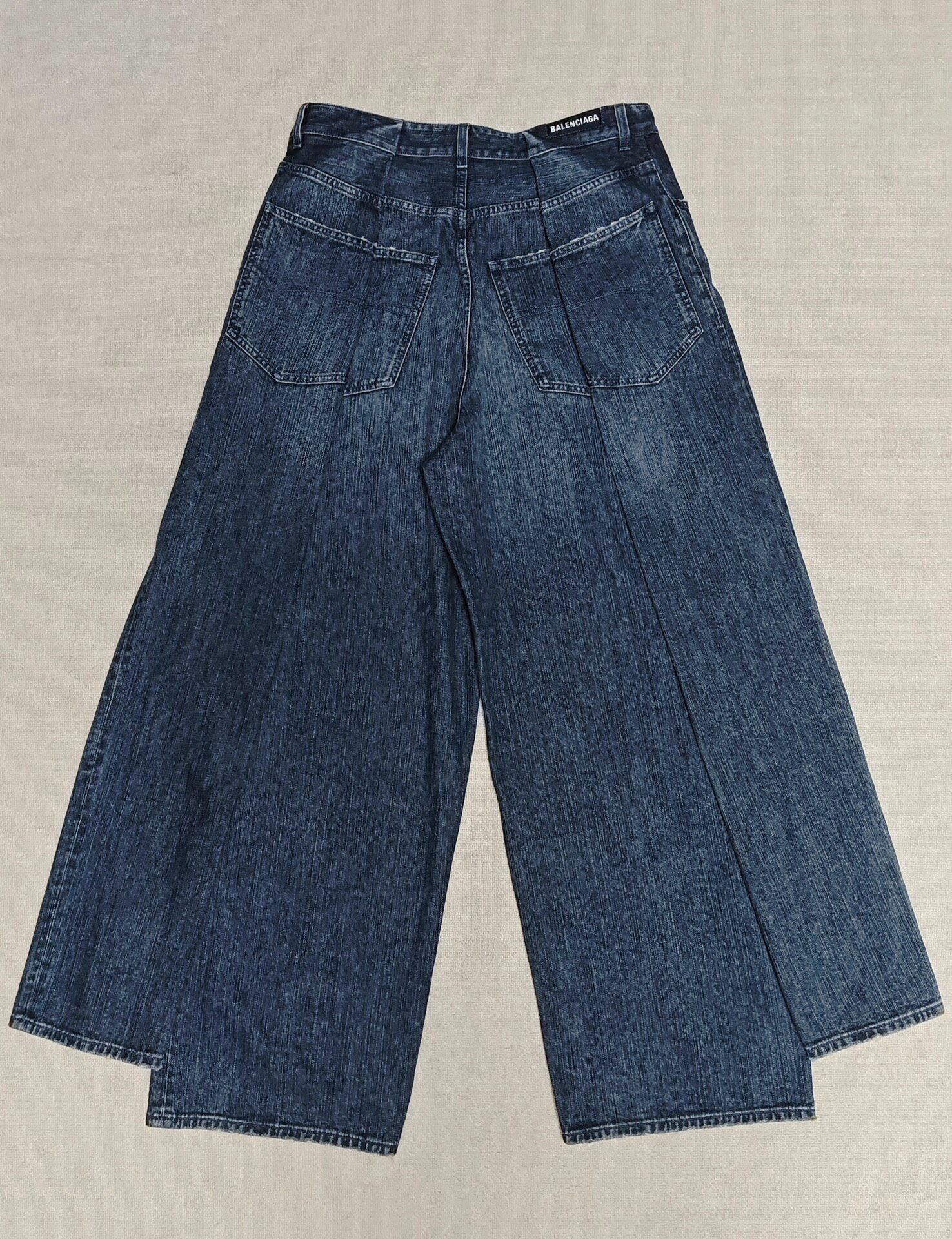 Balenciaga 23Winter Deconstructed Jeans — detail