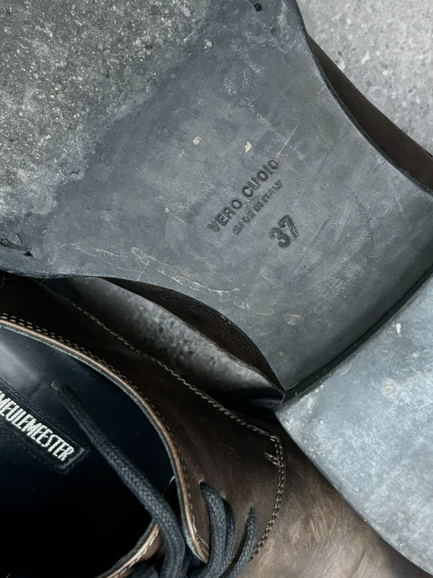 Ann Demeulemeester Distressed Leather Derby — label