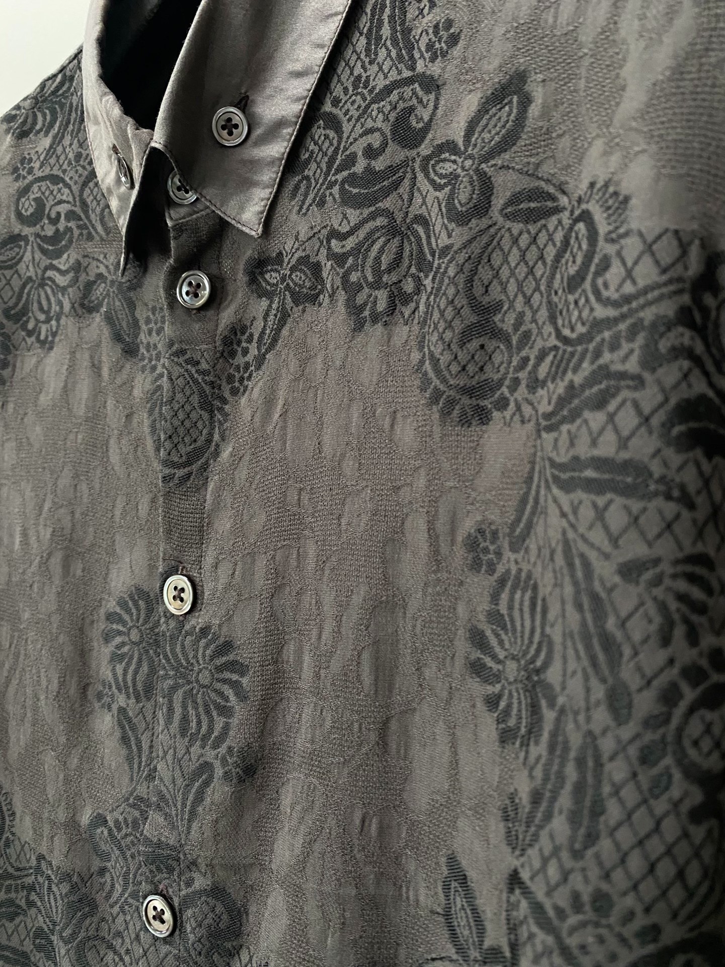 Ann Demeulemeester Gray Floral Shirt — detail