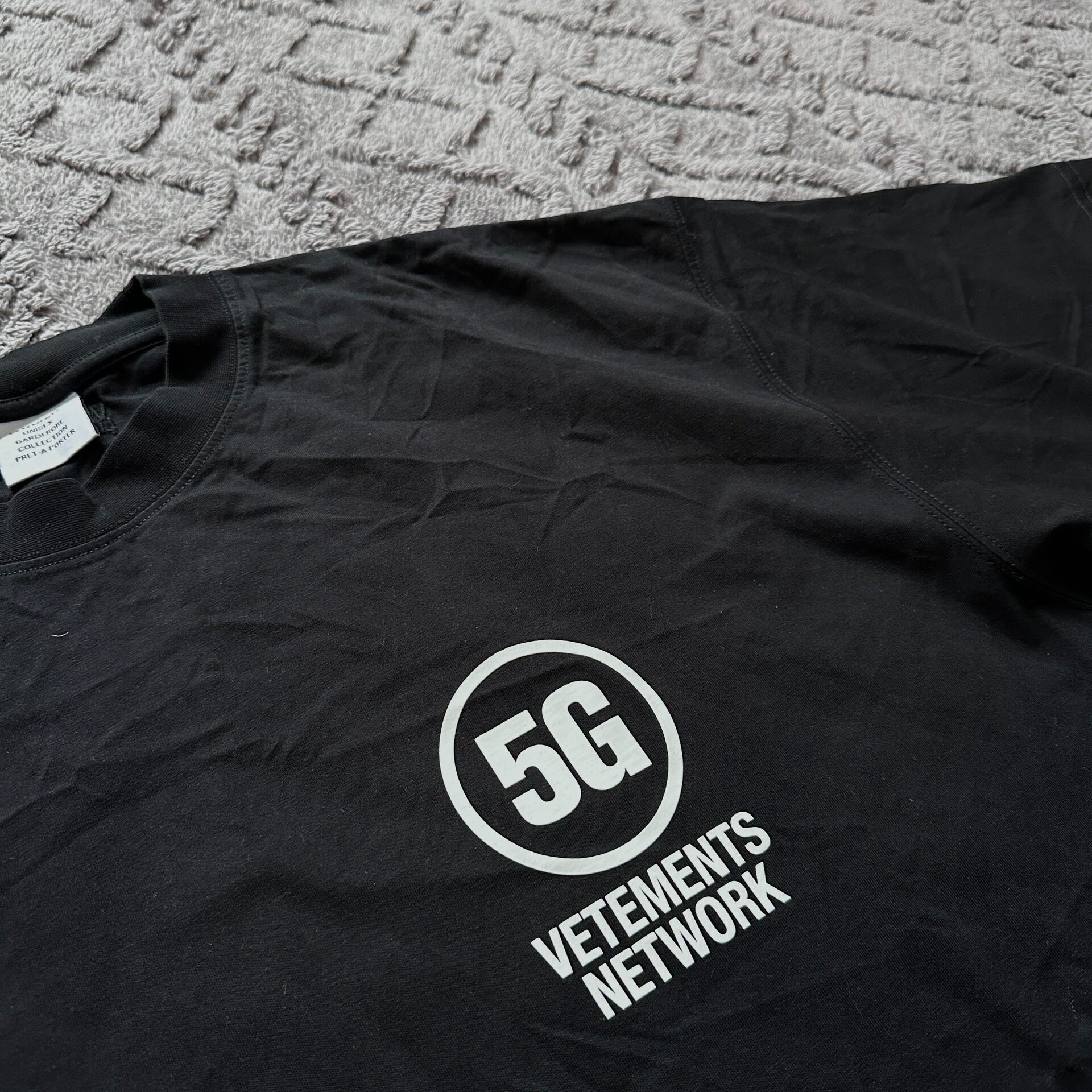 Vetements 5G Network Short Sleeve Tee — detail
