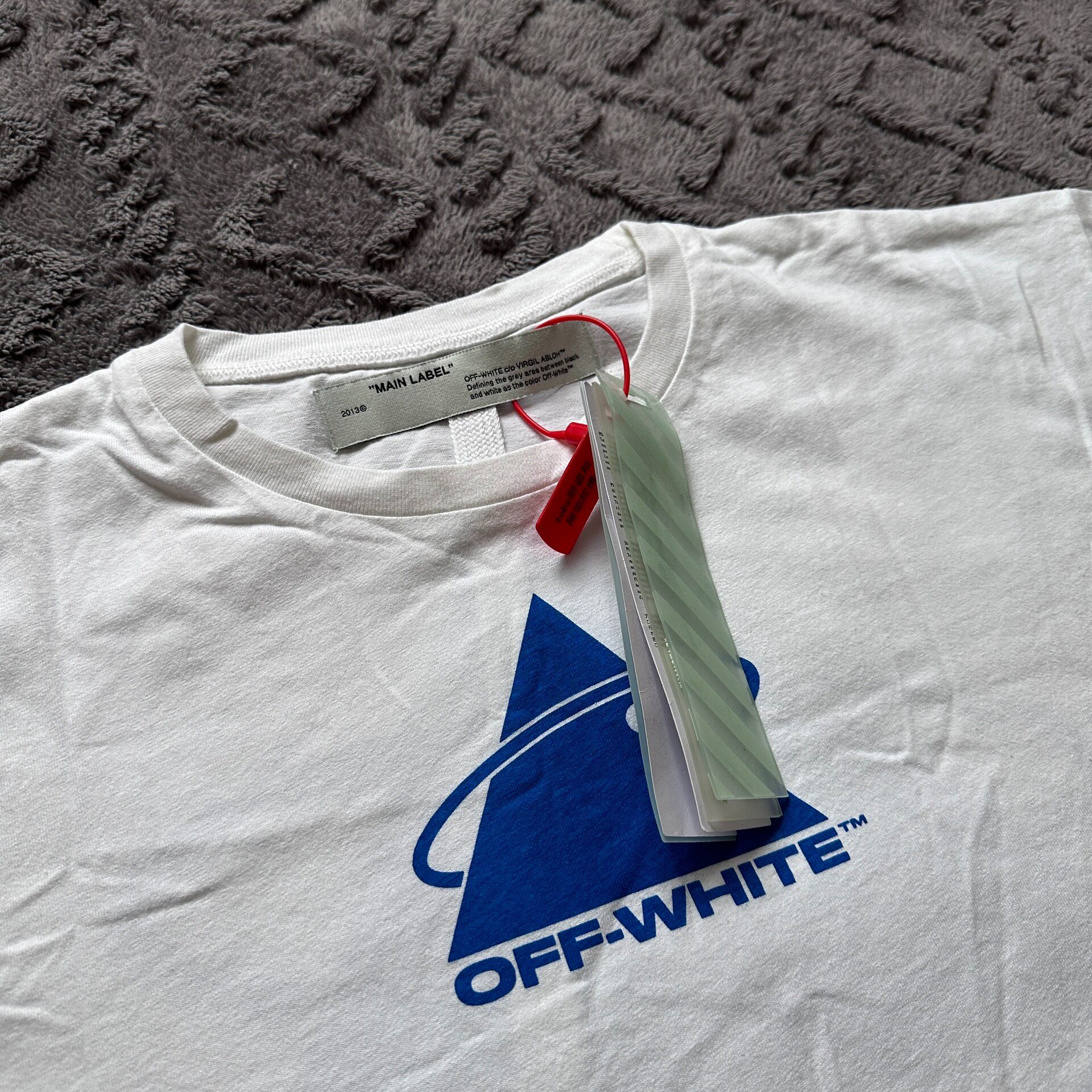 Off-White White Blue Graphic Short Sleeve Tee — detail