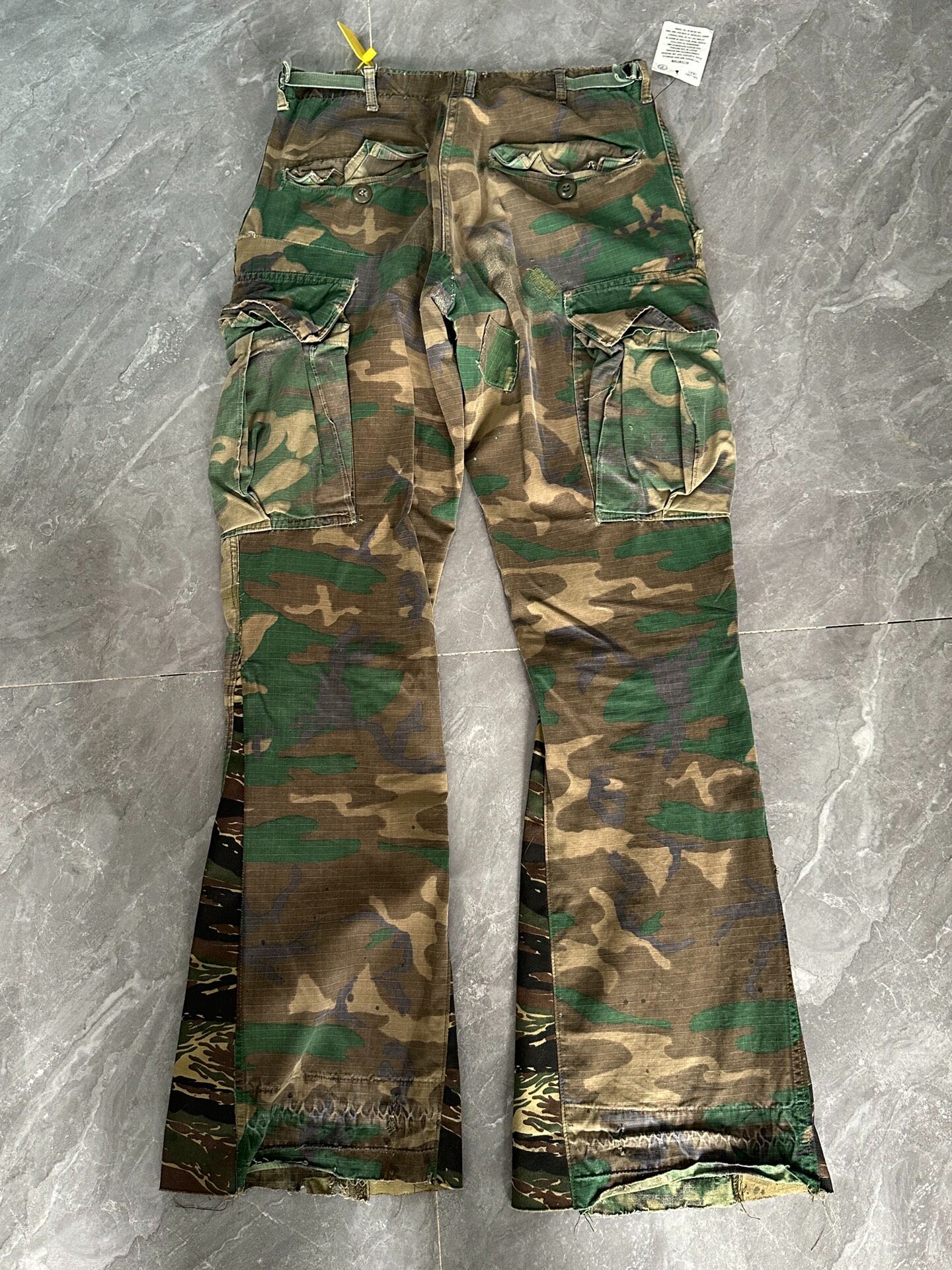 Gallery Dept Camo Flare Cargo Pants — front