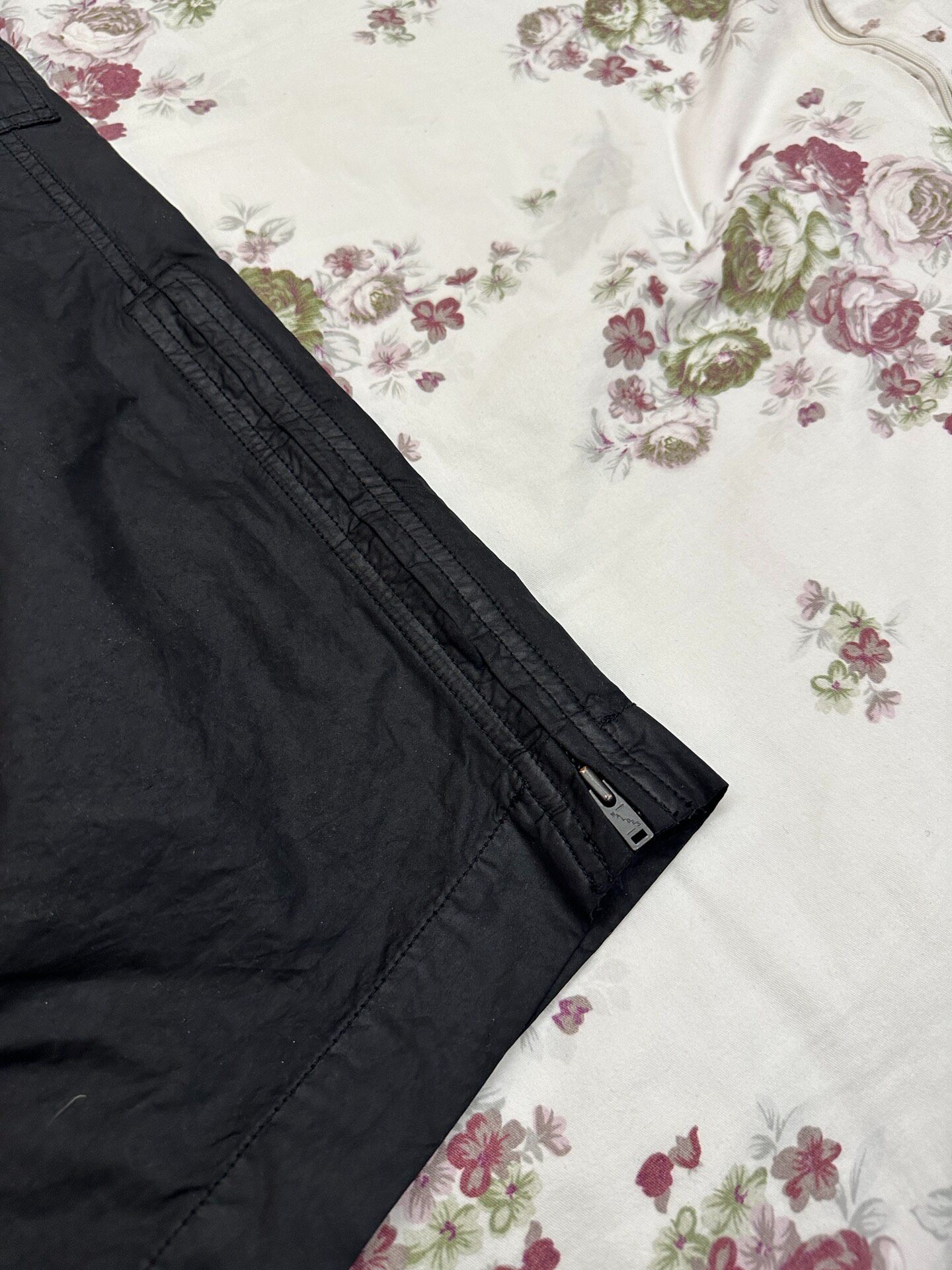 Maison Mihara Yasuhiro Black Wide-Leg Cargo Pants — label