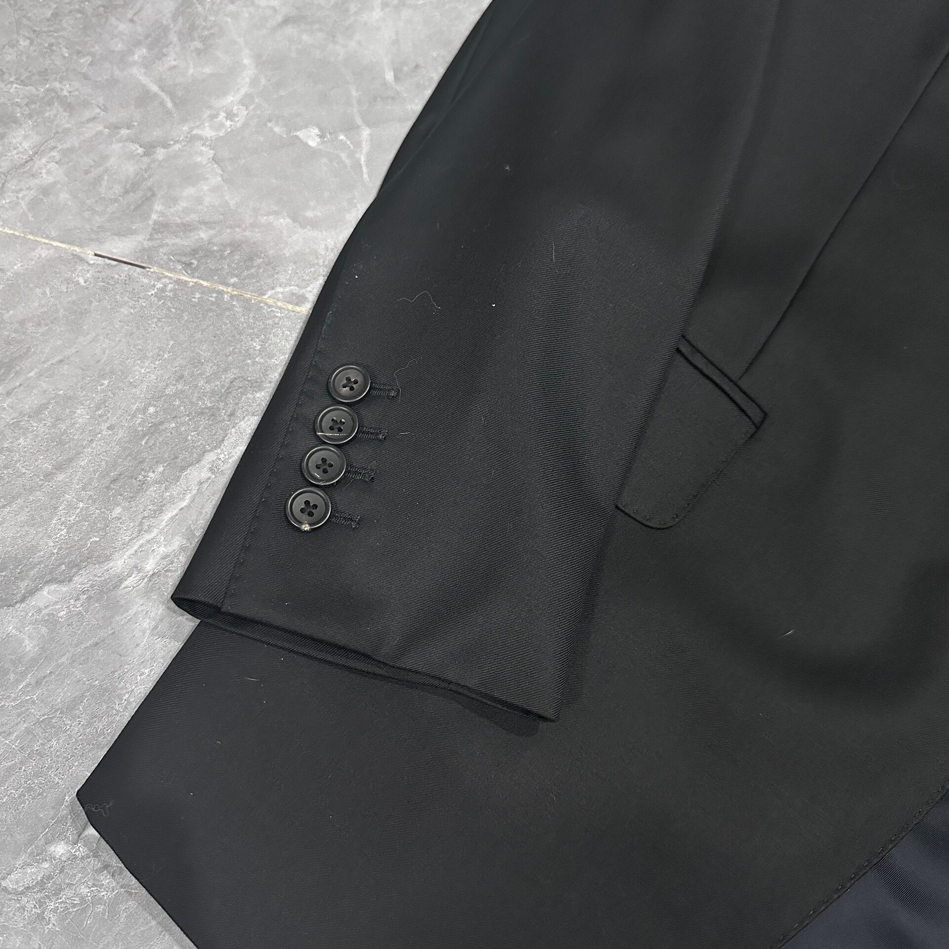 Skaro Black Peak-Lapel Suit Jacket — front