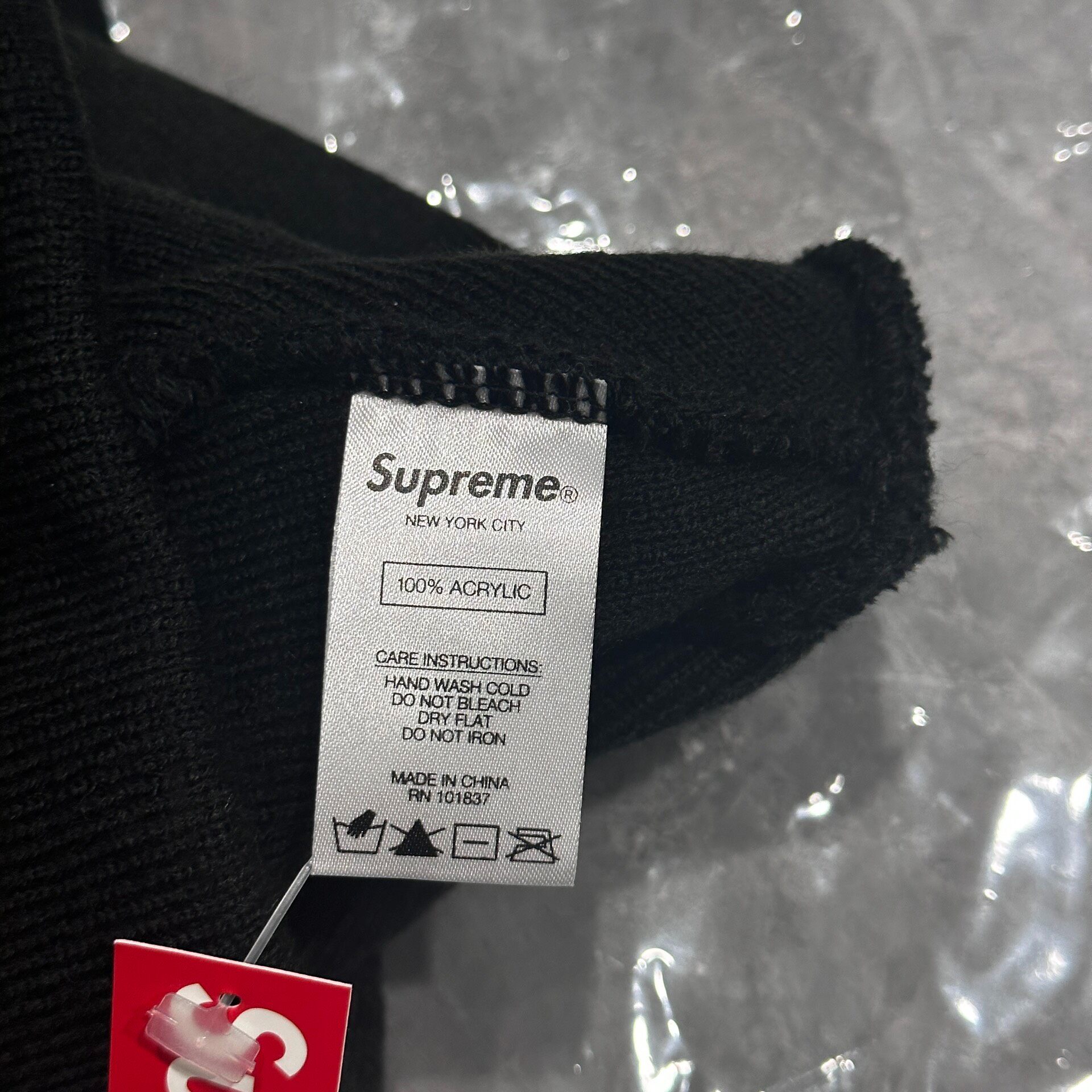 Supreme Embroidered Black Knit Beanie — label
