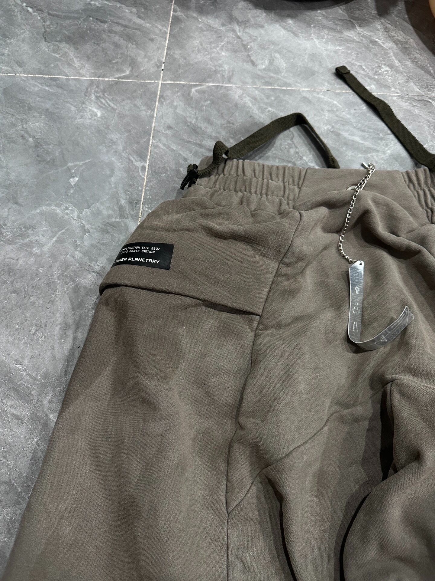 Hamcus Grayish Green Cargo Pants — label