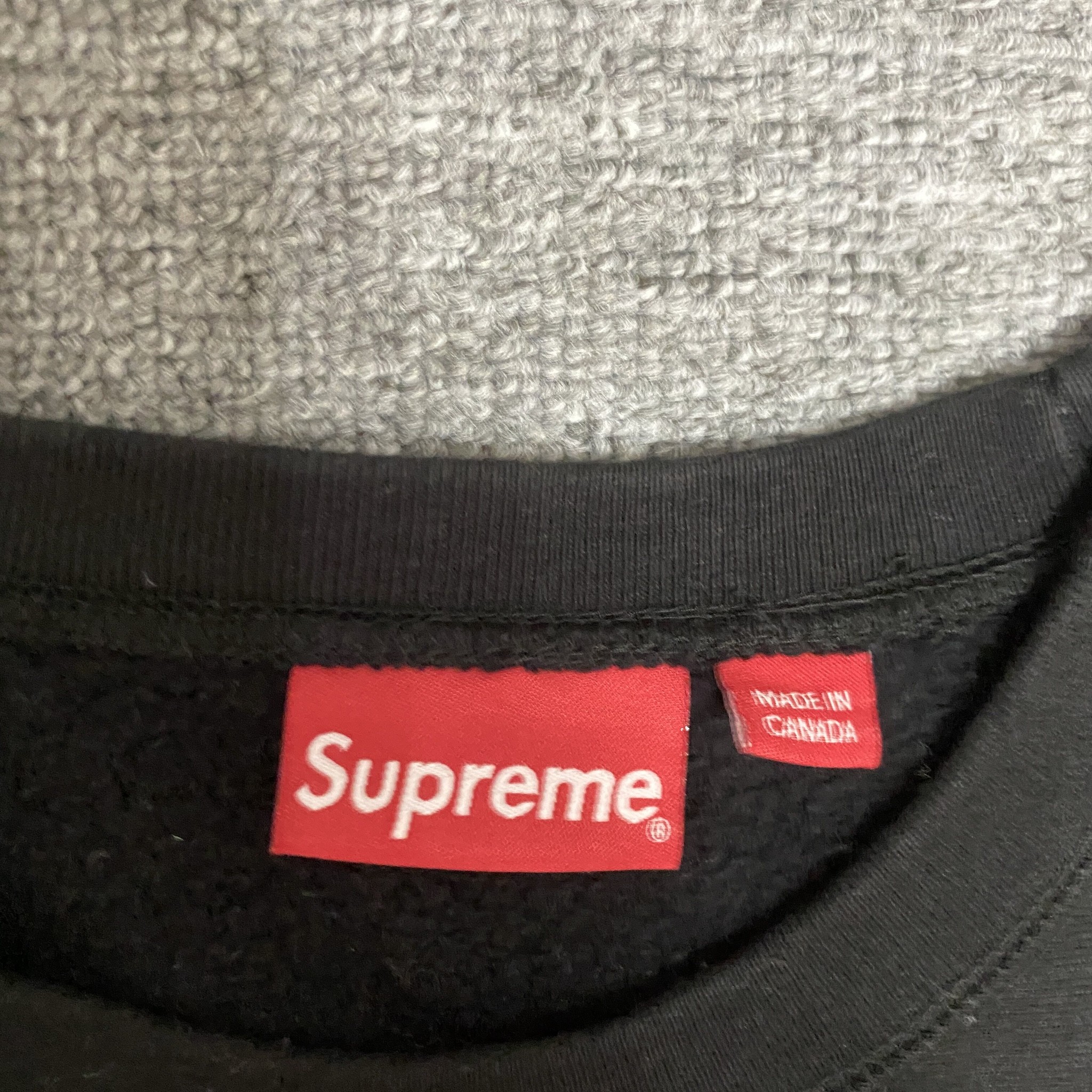Supreme 18FW BOGO Crewneck Sweatshirt — label
