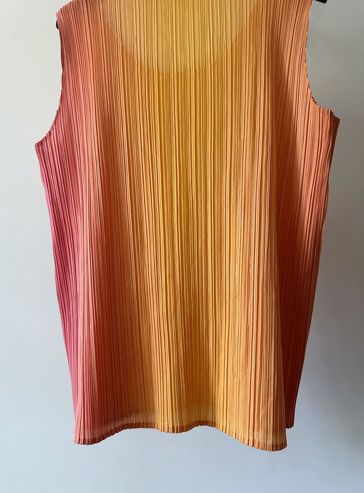 Issey Miyake Pleated Orange-Pink Vest — detail