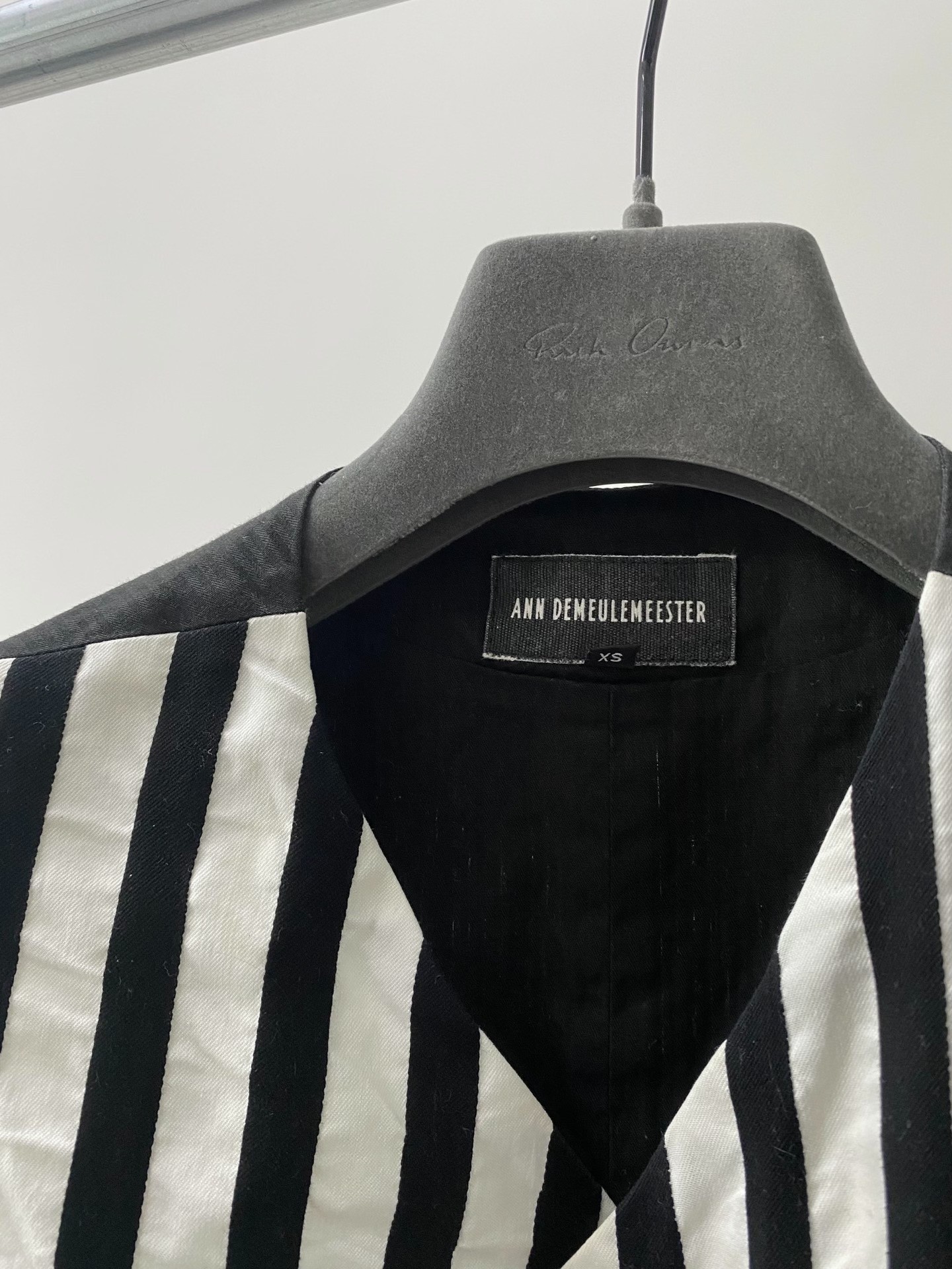 Ann Demeulemeester 2014 Pleated Strap Vest — label
