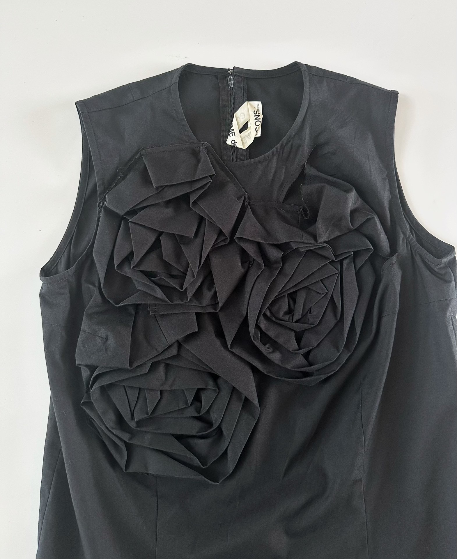 Comme des Garçons 3D Rose Sleeveless Top — detail
