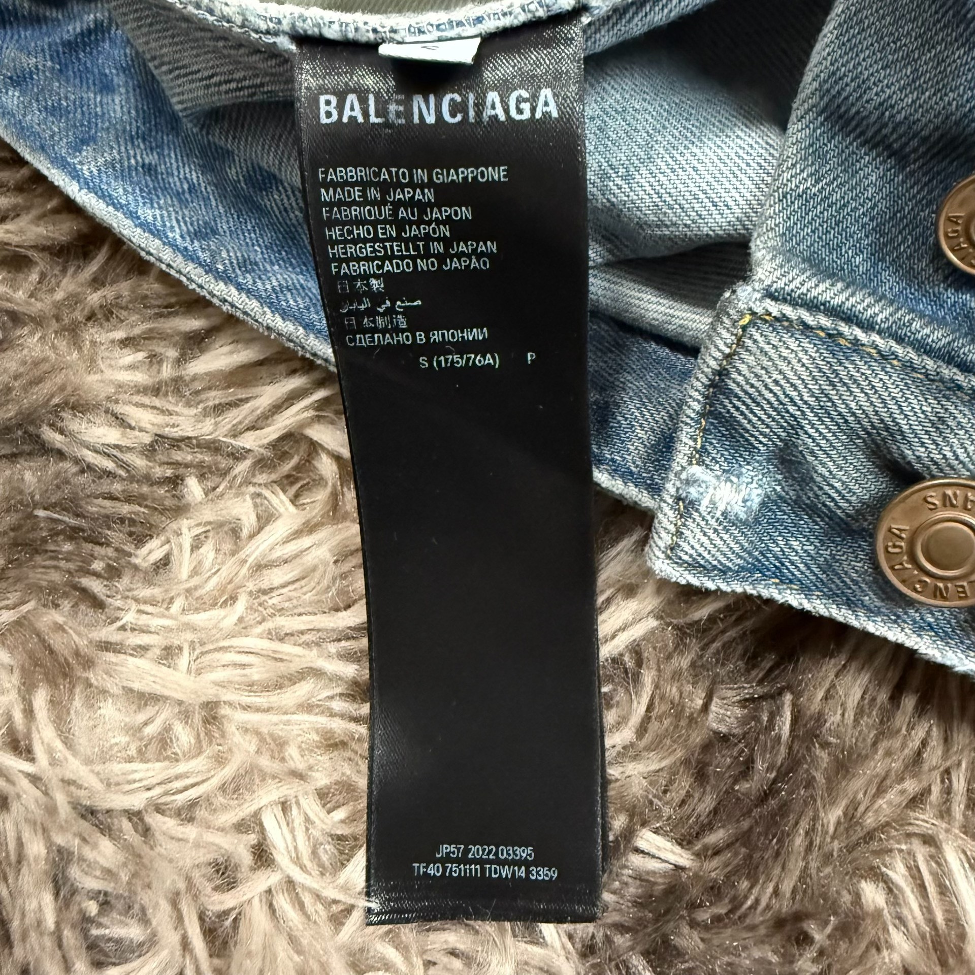 Balenciaga 23ss Destroyed Wide-Leg Jeans — detail