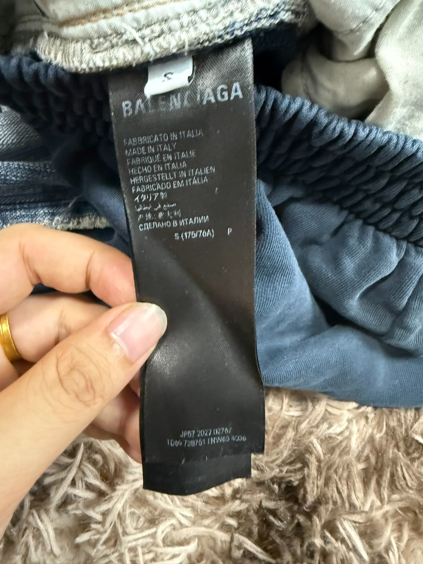 Balenciaga FW22 Baggy Denim Jeans — detail