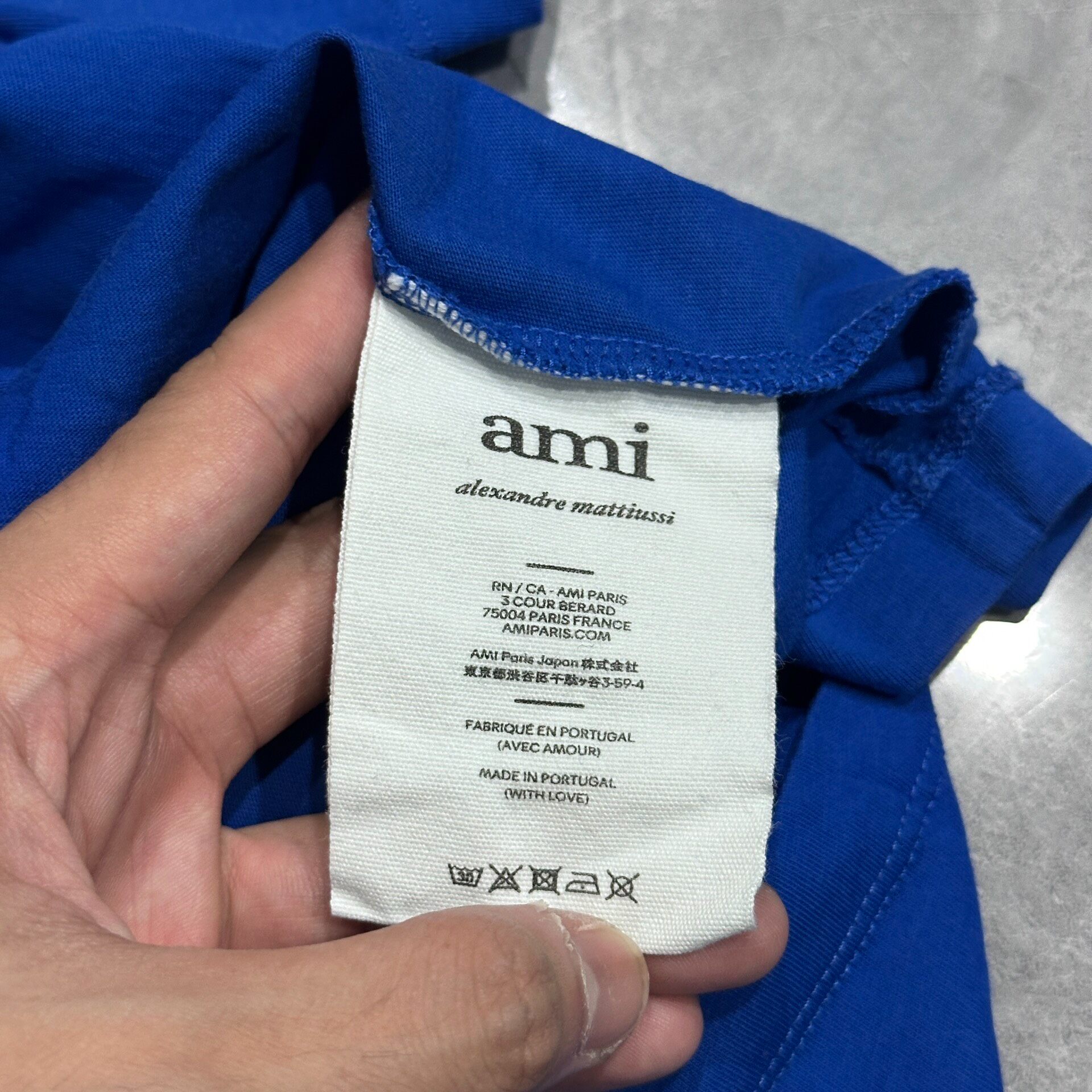 AMI Paris Blue Red Heart T-Shirt — label