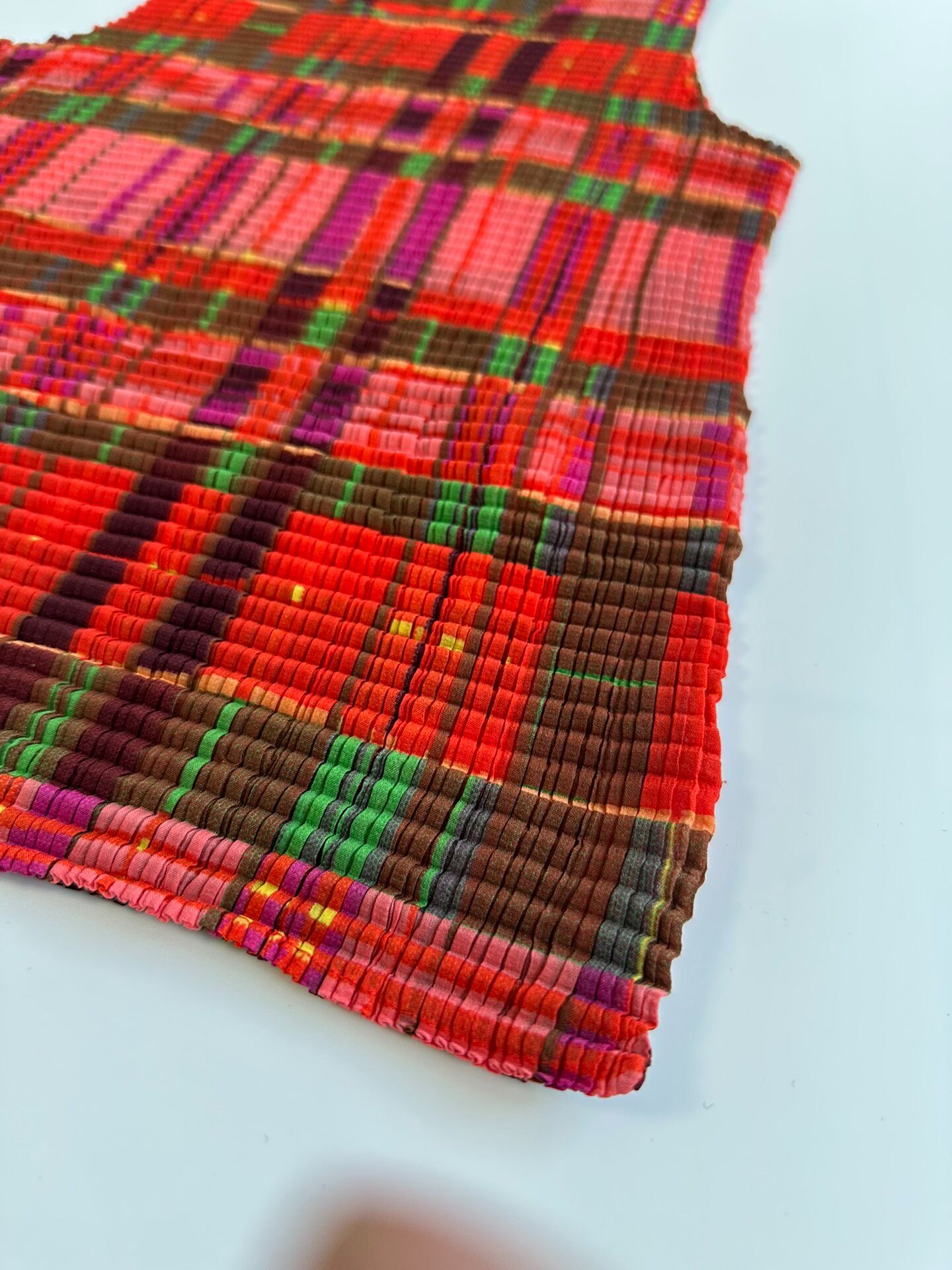Issey Miyake Pleated Sleeveless Vest — detail