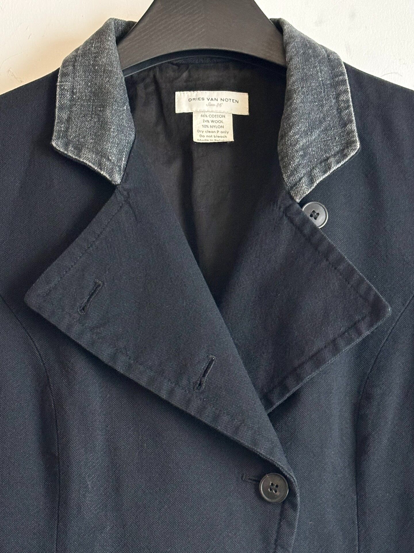 Dries Van Noten 90s Double-Breasted Embroidered Short Jacket — label