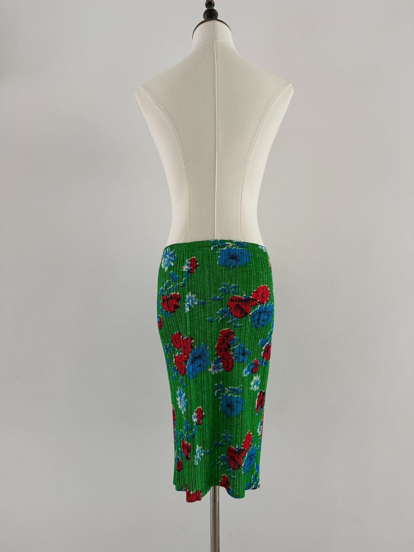 Issey Miyake Pleated Floral Skirt — detail