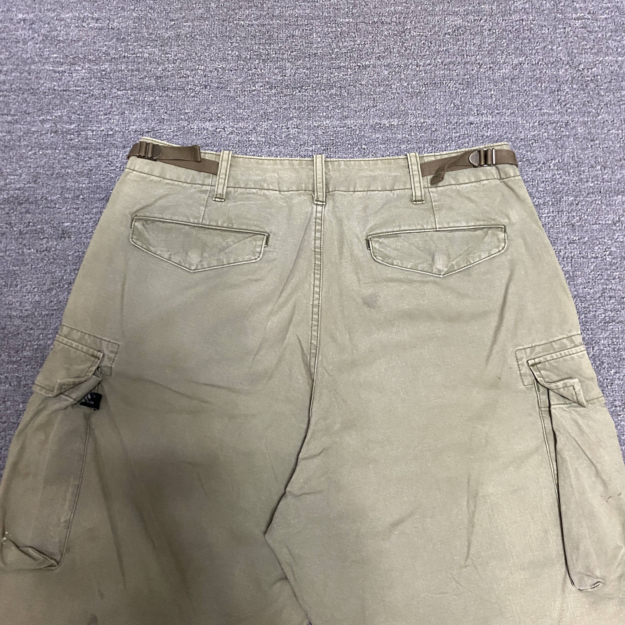 MADNESS 18SS Cargo Shorts — detail
